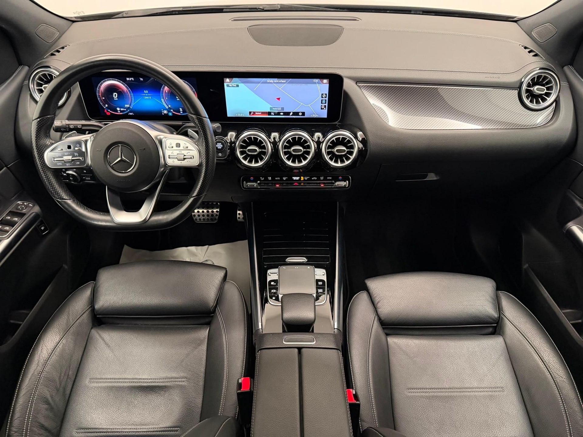 MERCEDES-BENZ B 200 AMG Line-image-10