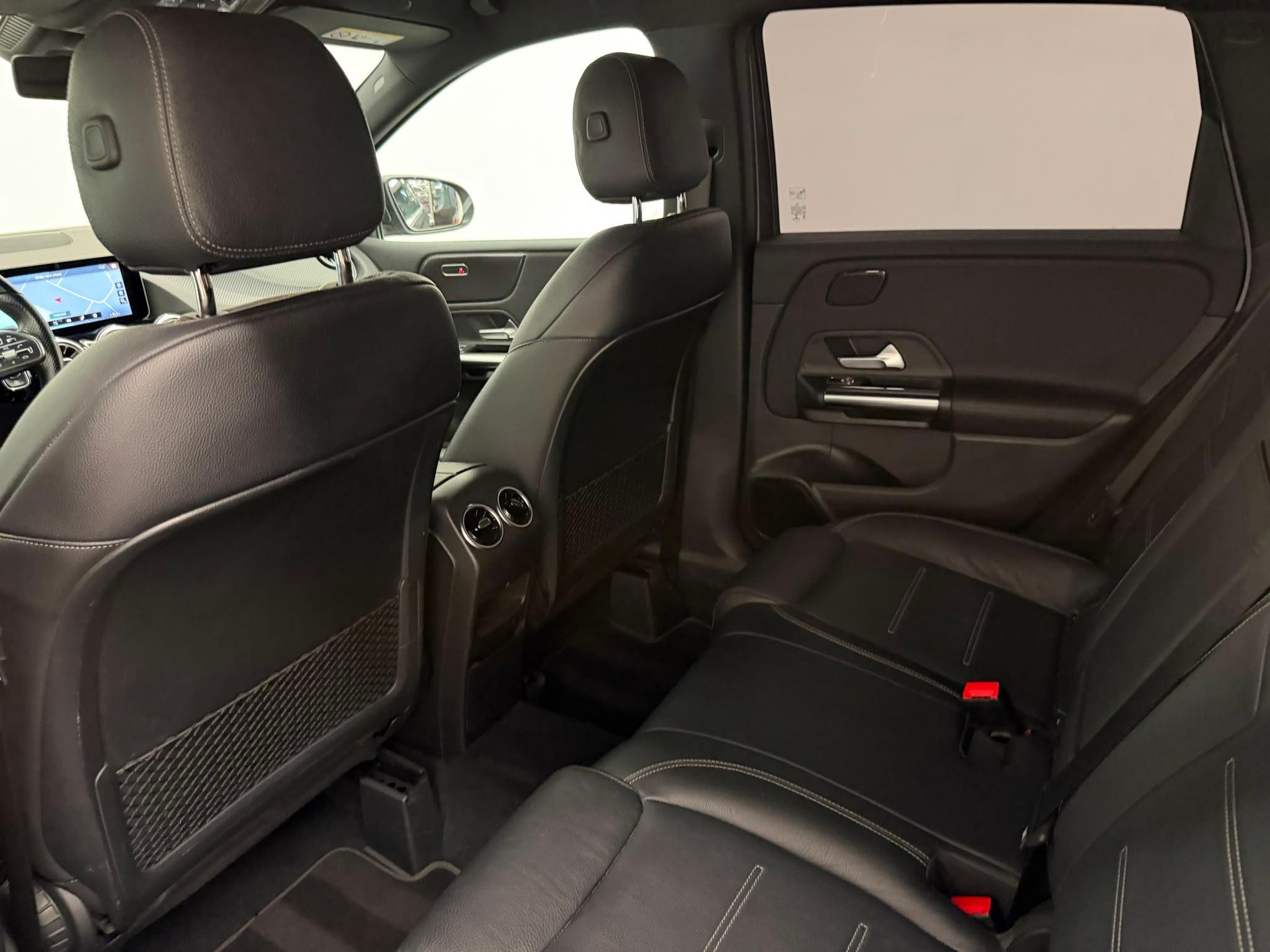MERCEDES-BENZ B 200 AMG Line-image-13