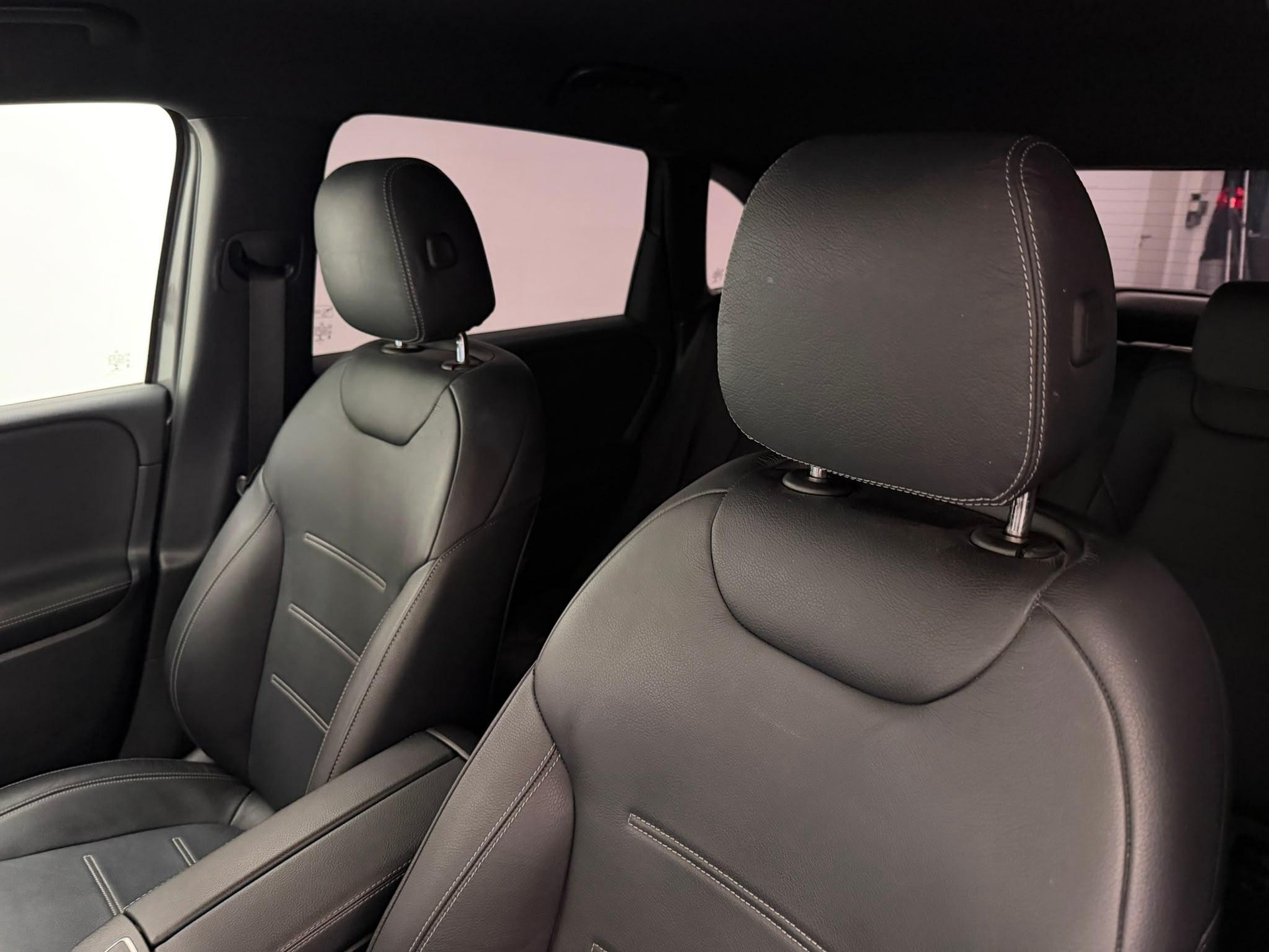 MERCEDES-BENZ B 200 AMG Line-image-12