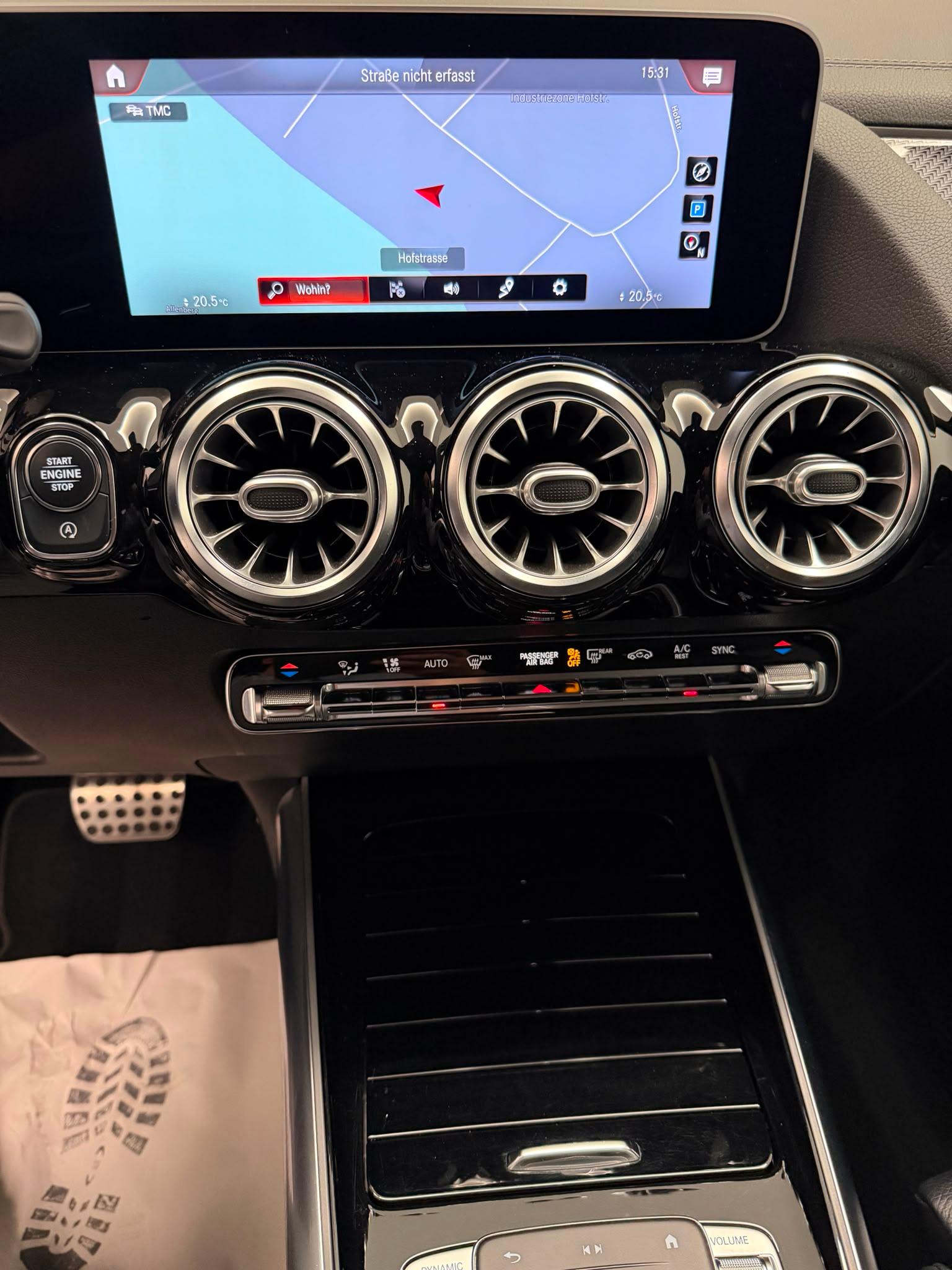 MERCEDES-BENZ B 200 AMG Line-image-20