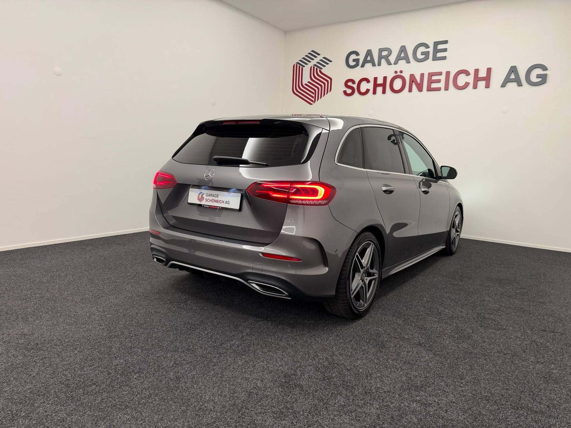 MERCEDES-BENZ B 200 AMG Line-image-4