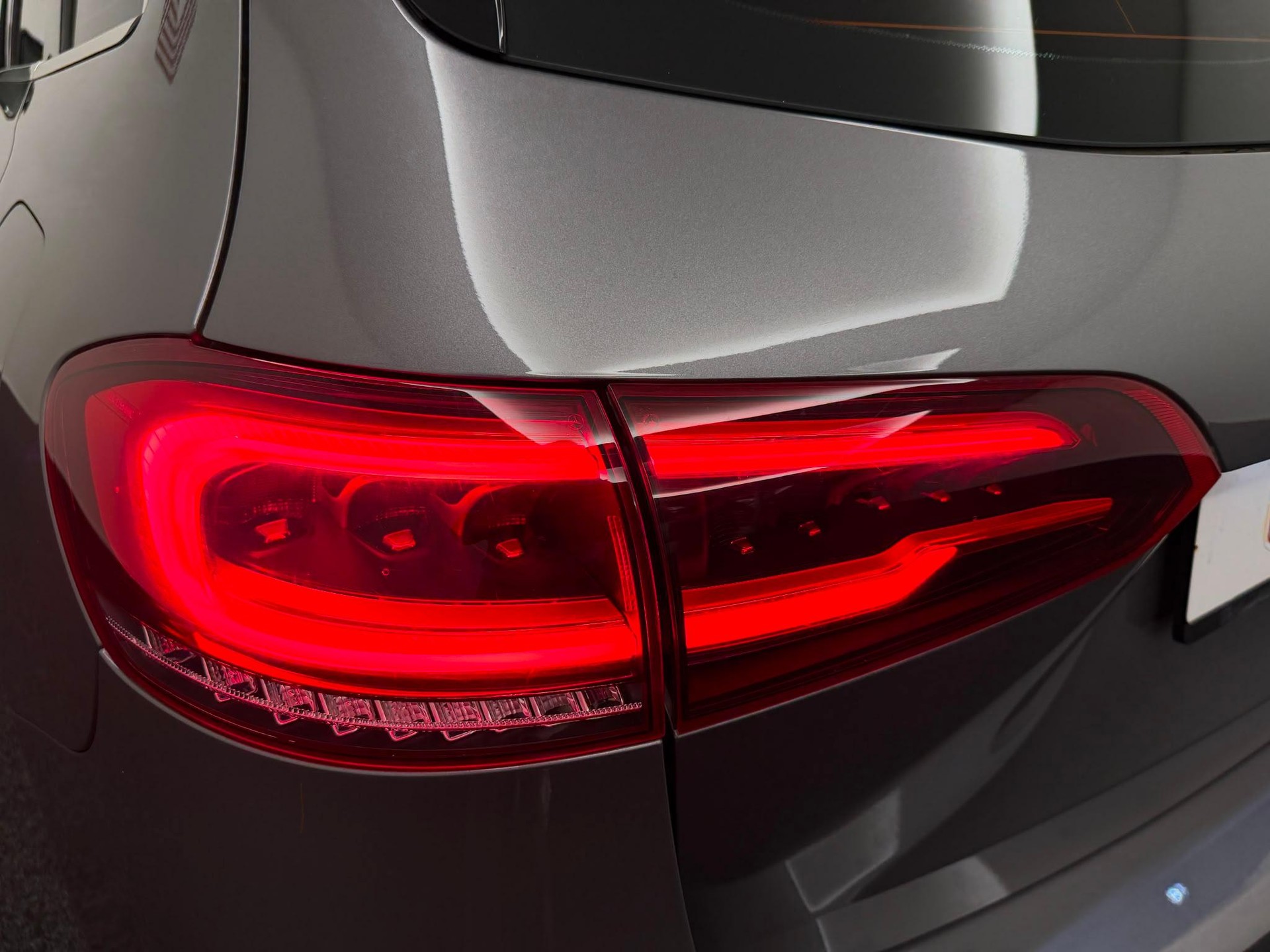 MERCEDES-BENZ B 200 AMG Line-image-8