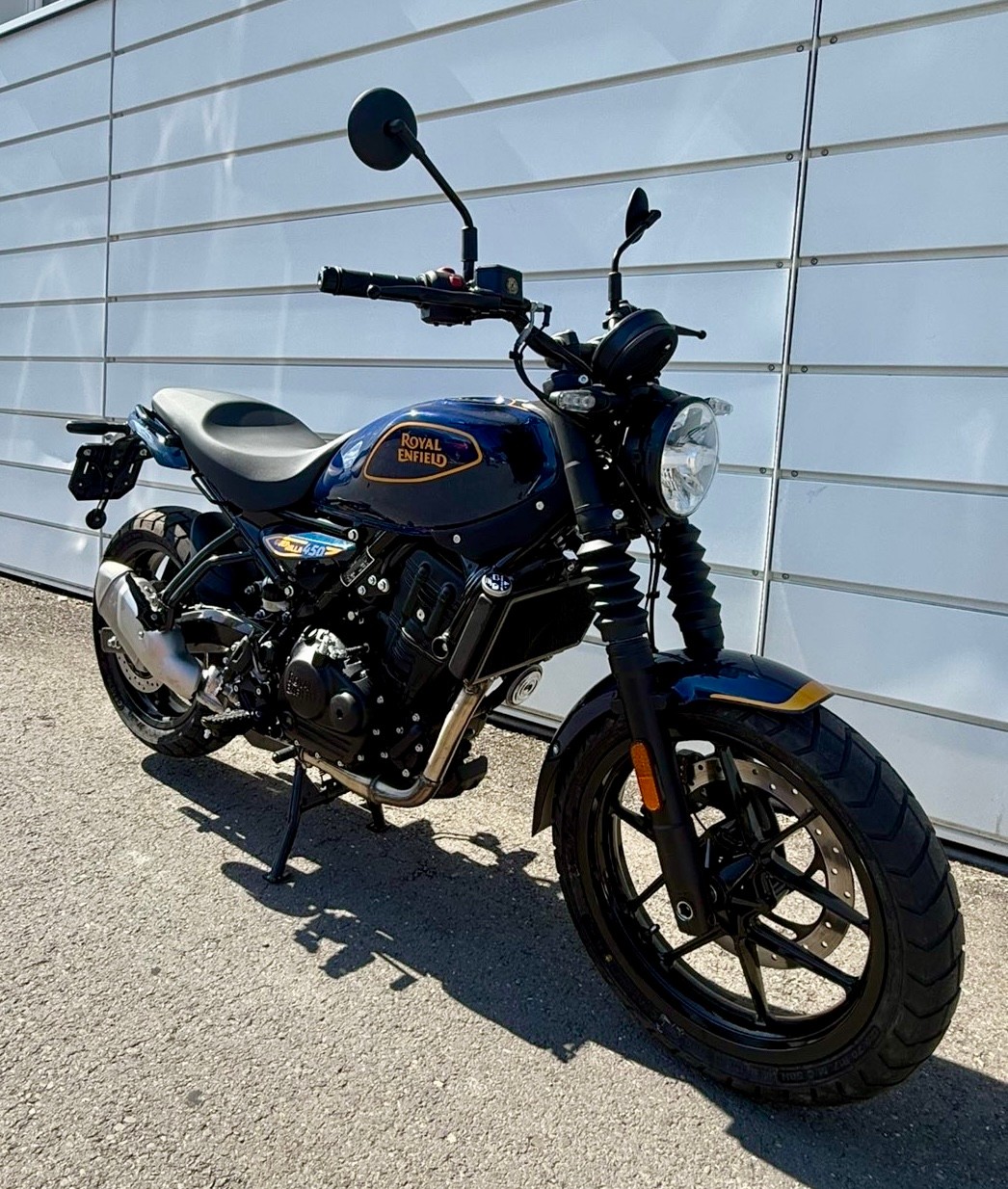ROYAL ENFIELD Guerrilla 450 Base