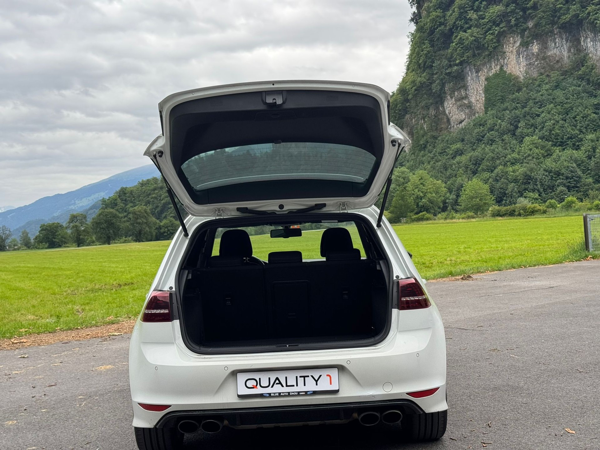 VW Golf 2.0 TSI R 4Motion DSG-image-7