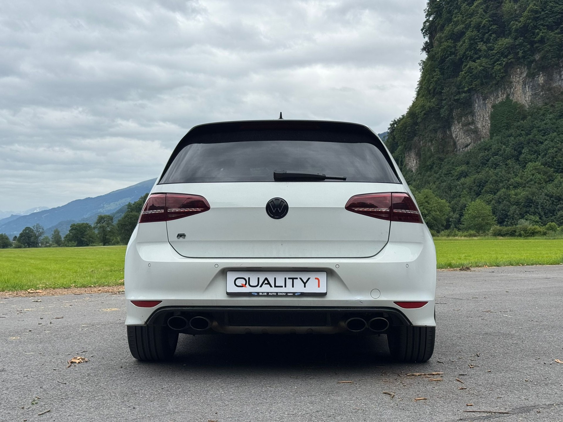 VW Golf 2.0 TSI R 4Motion DSG-image-6