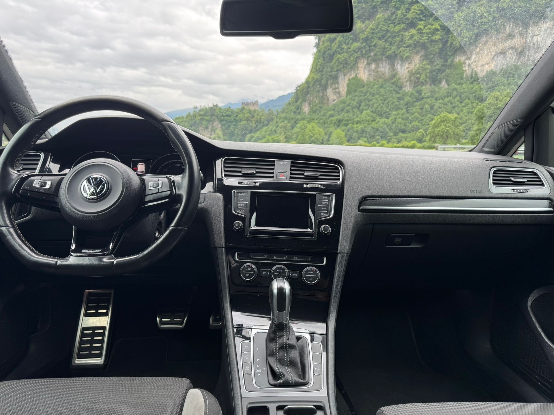 VW Golf 2.0 TSI R 4Motion DSG-image-14