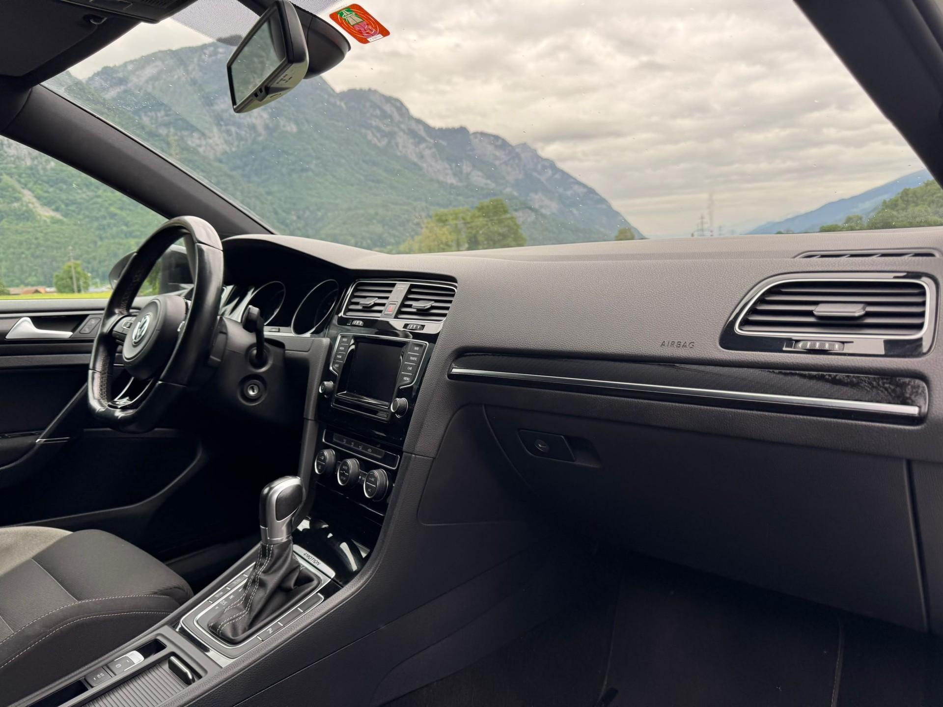 VW Golf 2.0 TSI R 4Motion DSG-image-10