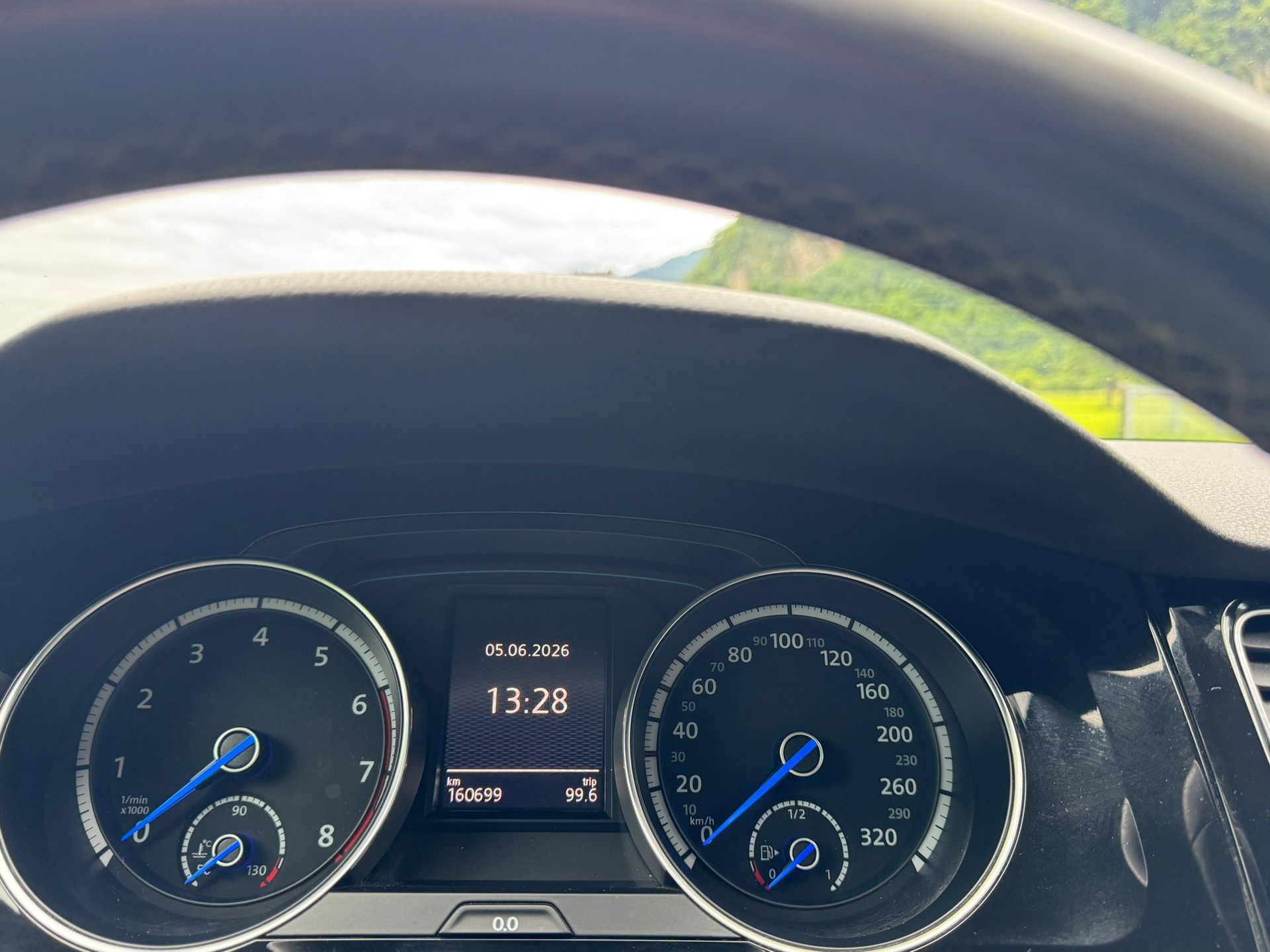 VW Golf 2.0 TSI R 4Motion DSG-image-17