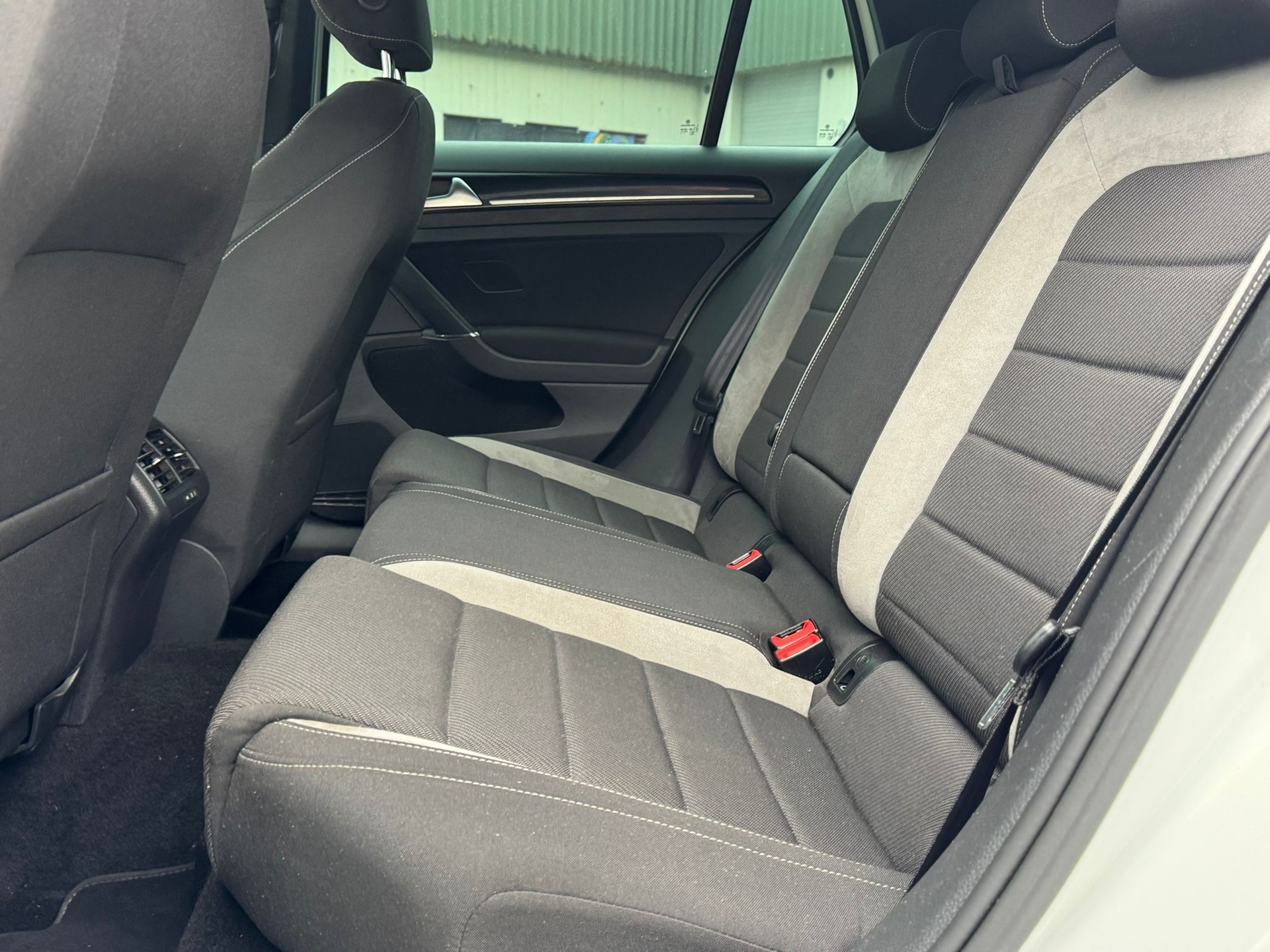 VW Golf 2.0 TSI R 4Motion DSG-image-9