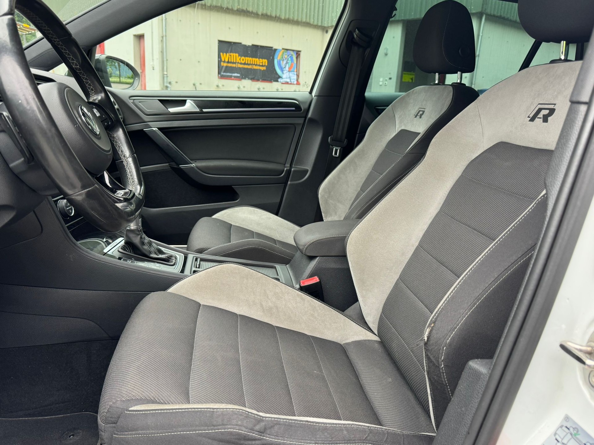 VW Golf 2.0 TSI R 4Motion DSG-image-13