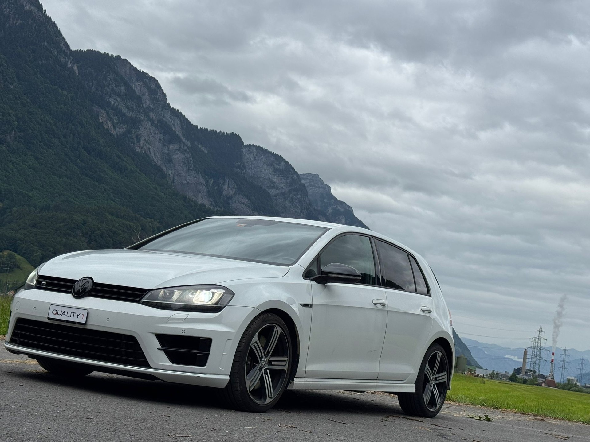 VW Golf 2.0 TSI R 4Motion DSG-image-1
