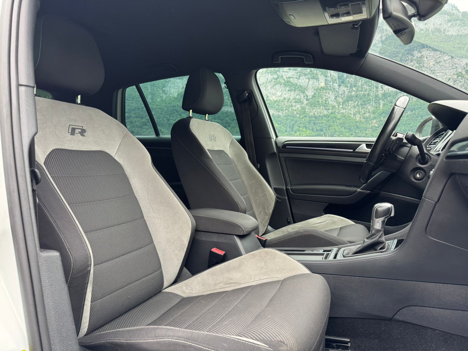 VW Golf 2.0 TSI R 4Motion DSG-image-11