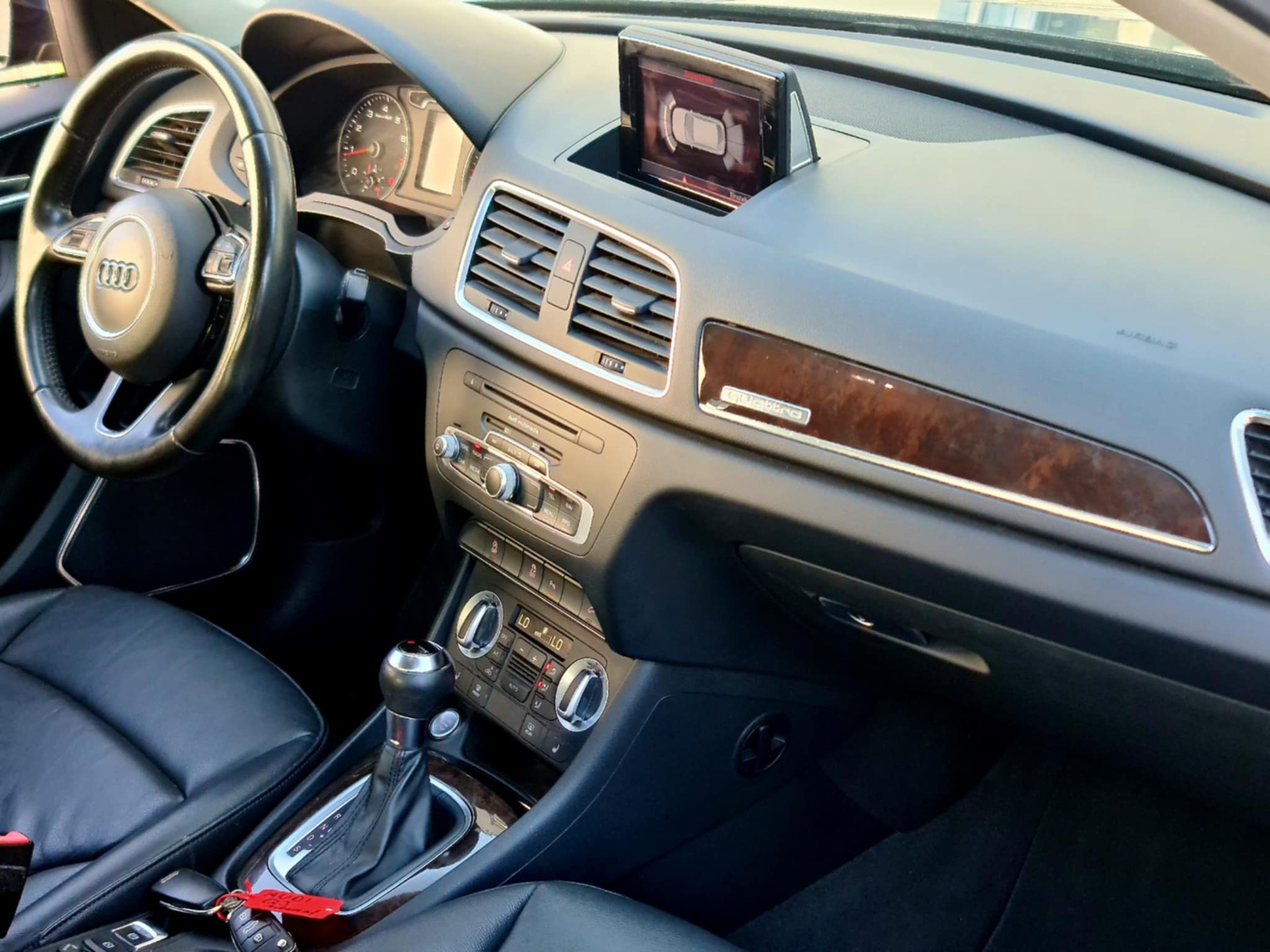 AUDI Q3 2.0 TFSI quattro S-tronic-image-11