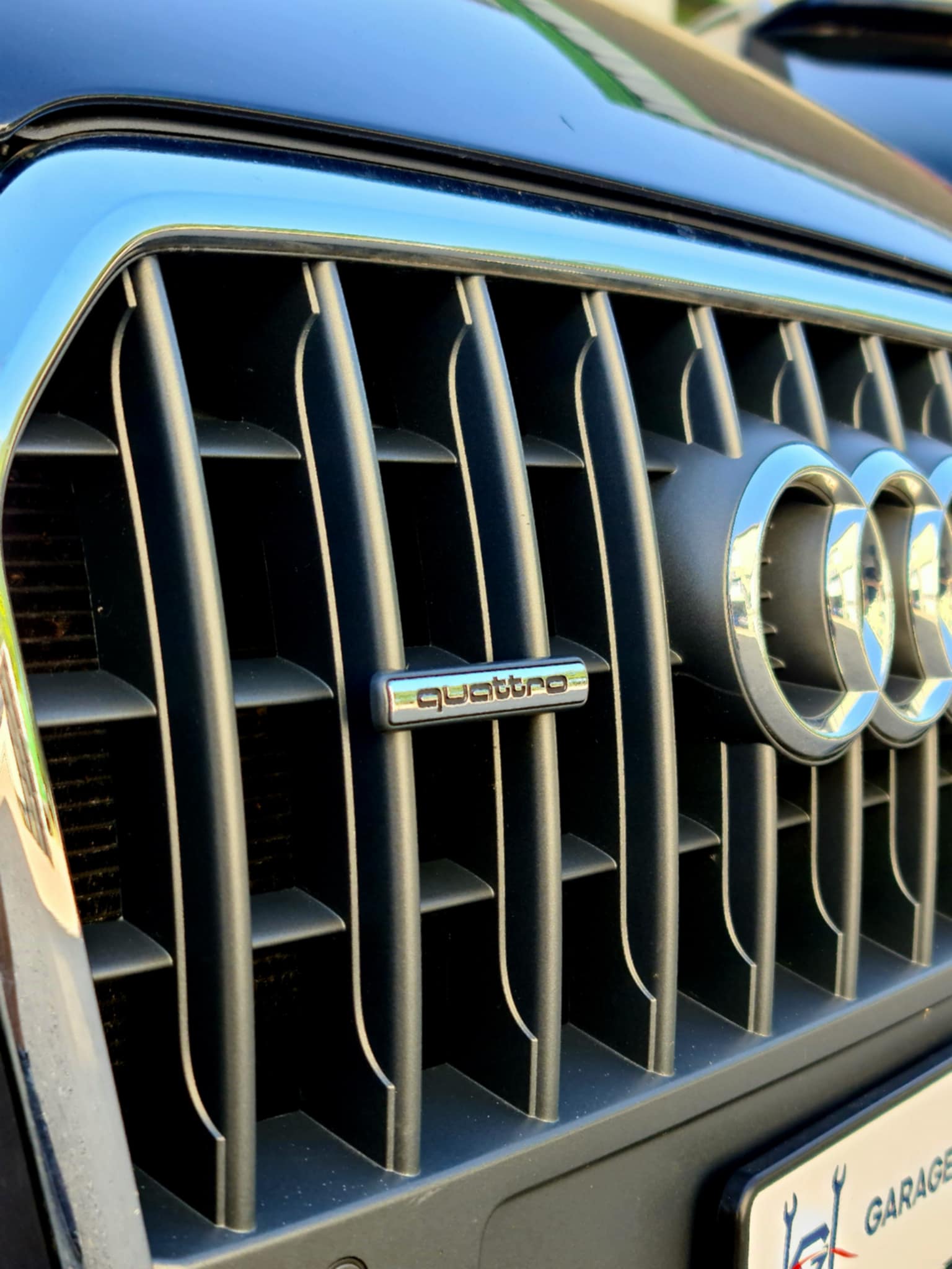 AUDI Q3 2.0 TFSI quattro S-tronic-image-4