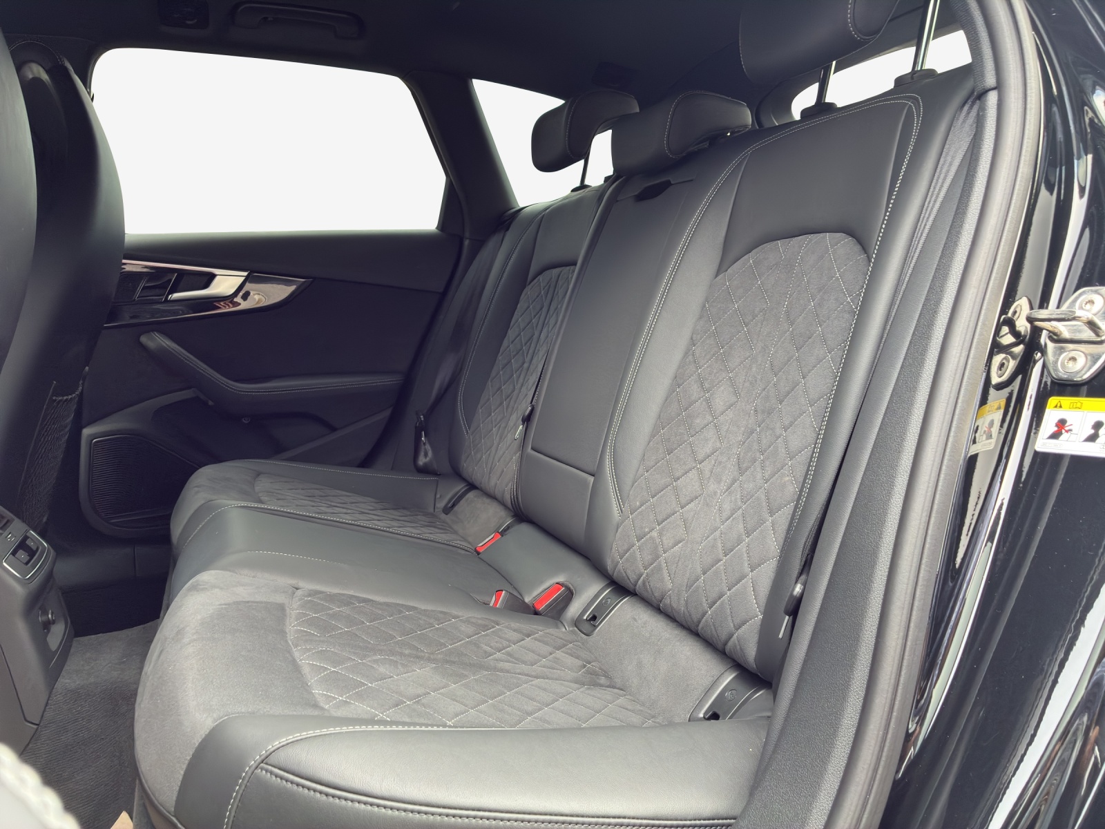 AUDI A4 Avant 45 TFSI S line S-tronic quattro-image-11