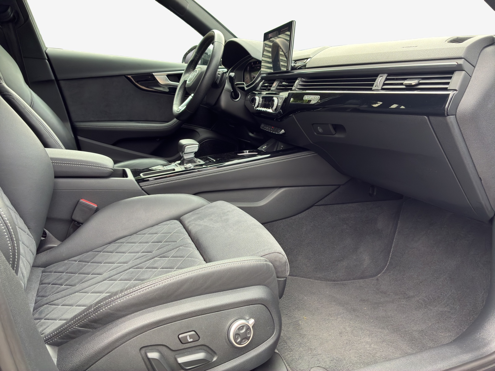 AUDI A4 Avant 45 TFSI S line S-tronic quattro-image-14
