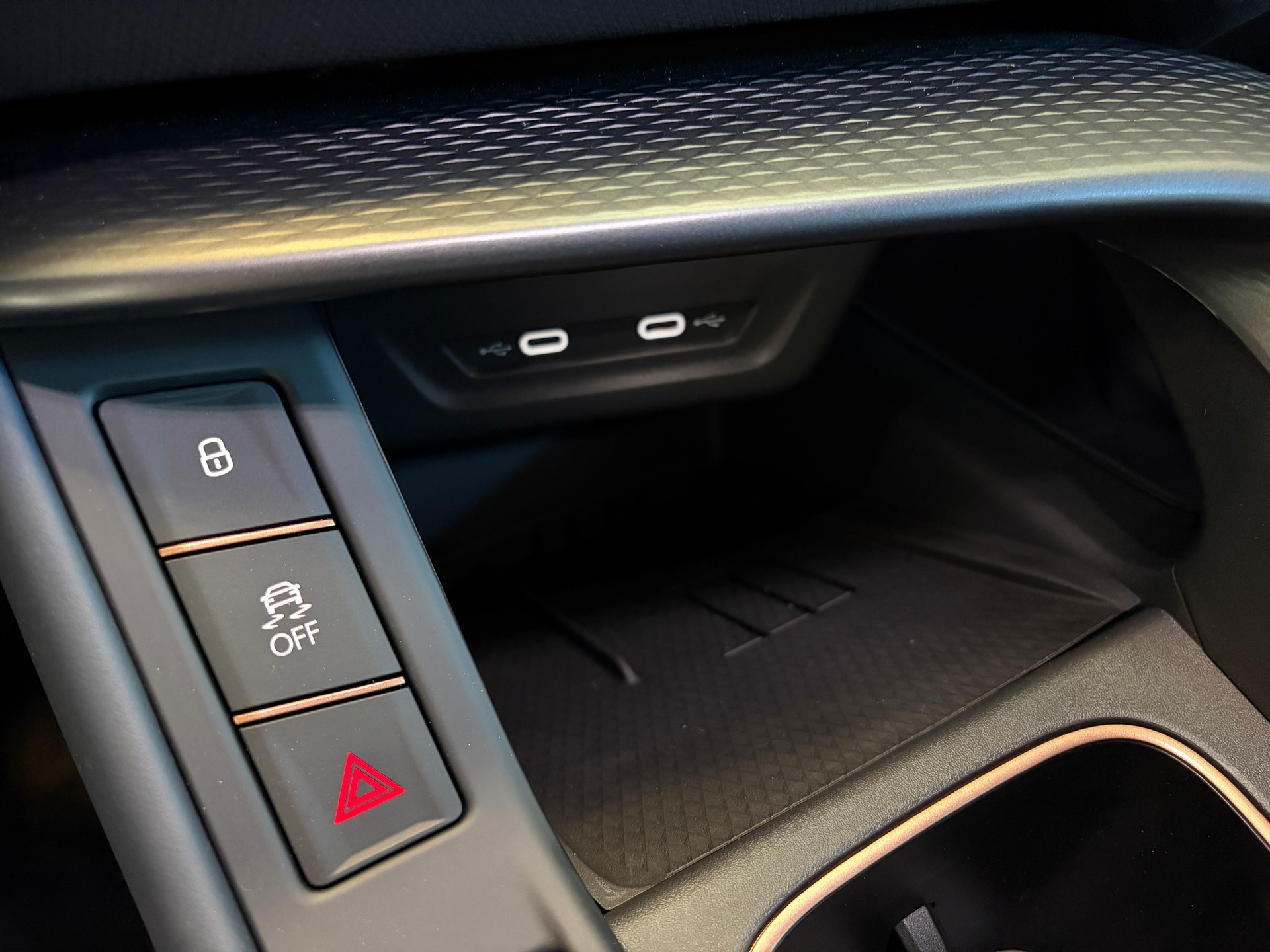 CUPRA Terramar 1.5 eTSI DSG PANORAMA HEAD-UP AHK - HERSTELLERGARANTIE BIS 2028!-image-19