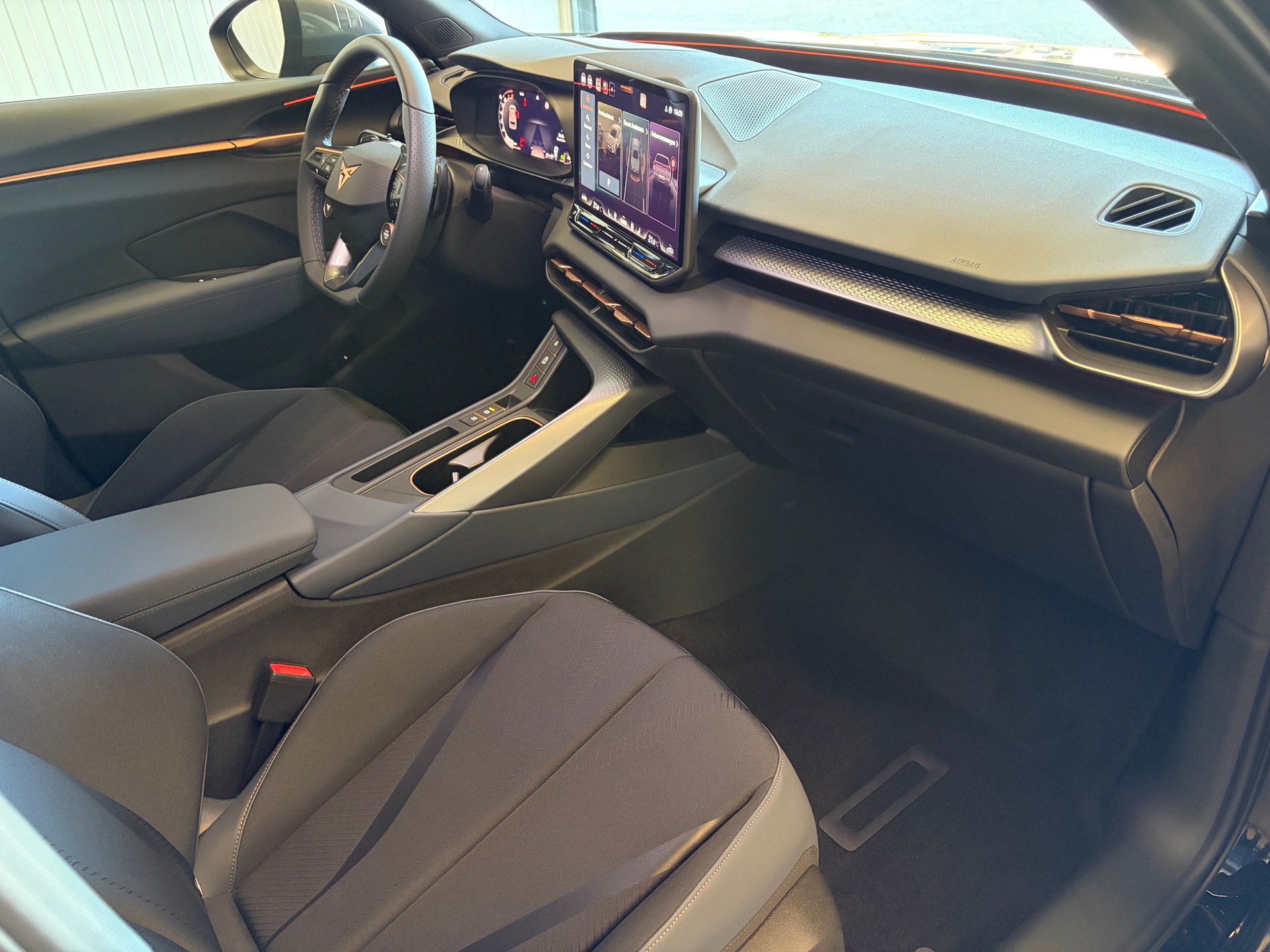 CUPRA Terramar 1.5 eTSI DSG PANORAMA HEAD-UP AHK - HERSTELLERGARANTIE BIS 2028!-image-4