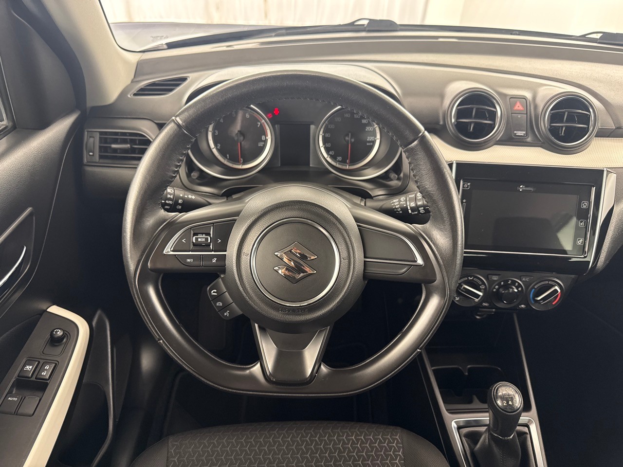SUZUKI Swift 1.2i Compact+ 4x4-image-10