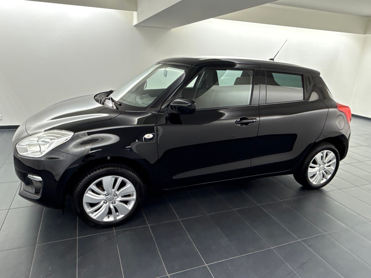 SUZUKI Swift 1.2i Compact+ 4x4-image-17