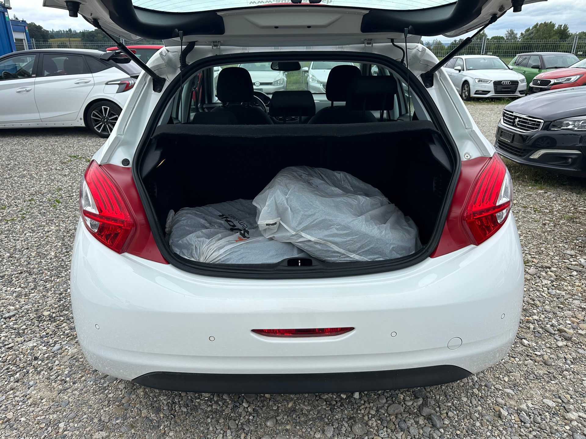PEUGEOT 208 1.4 VTI Active-image-6