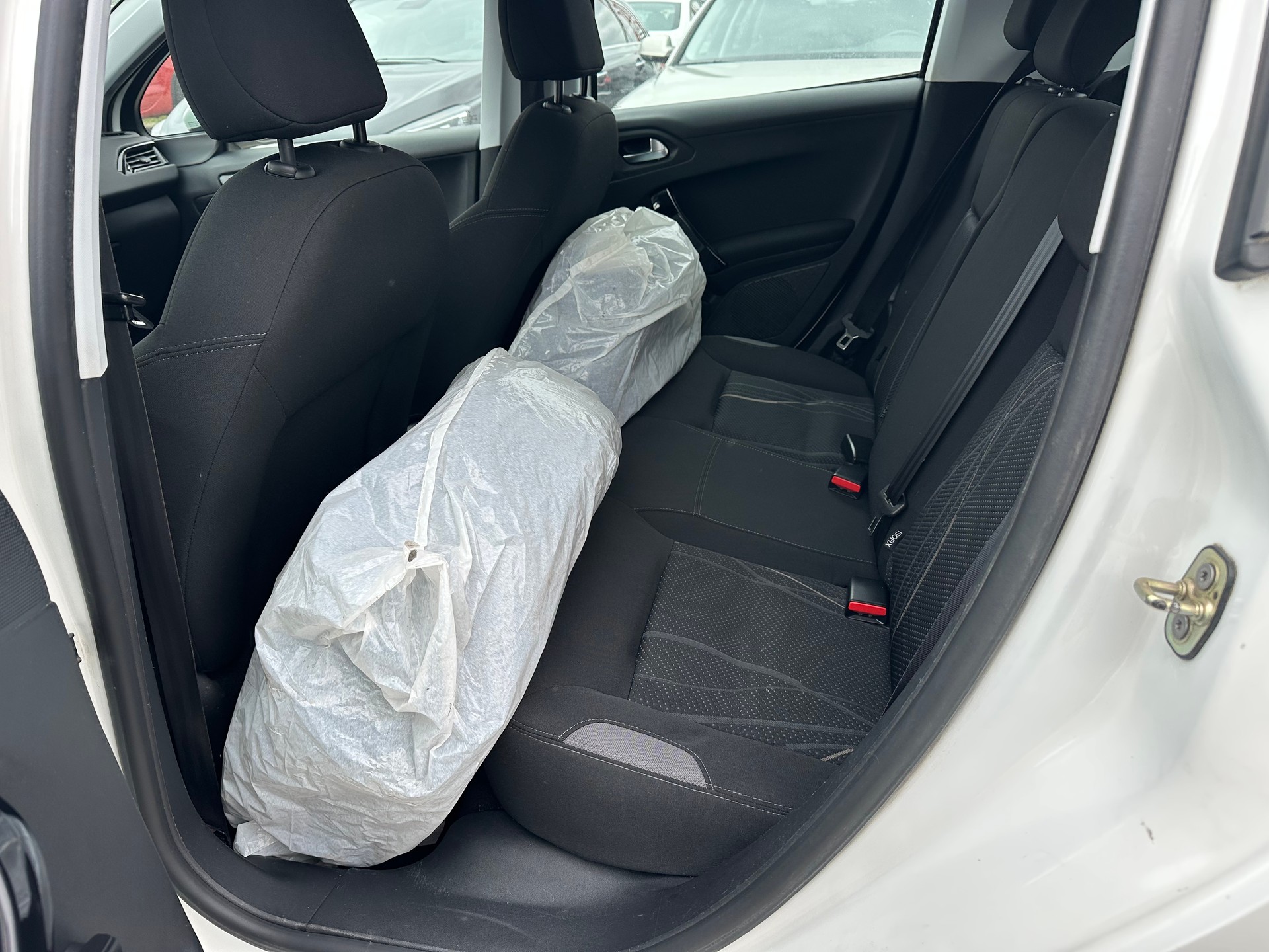 PEUGEOT 208 1.4 VTI Active-image-10