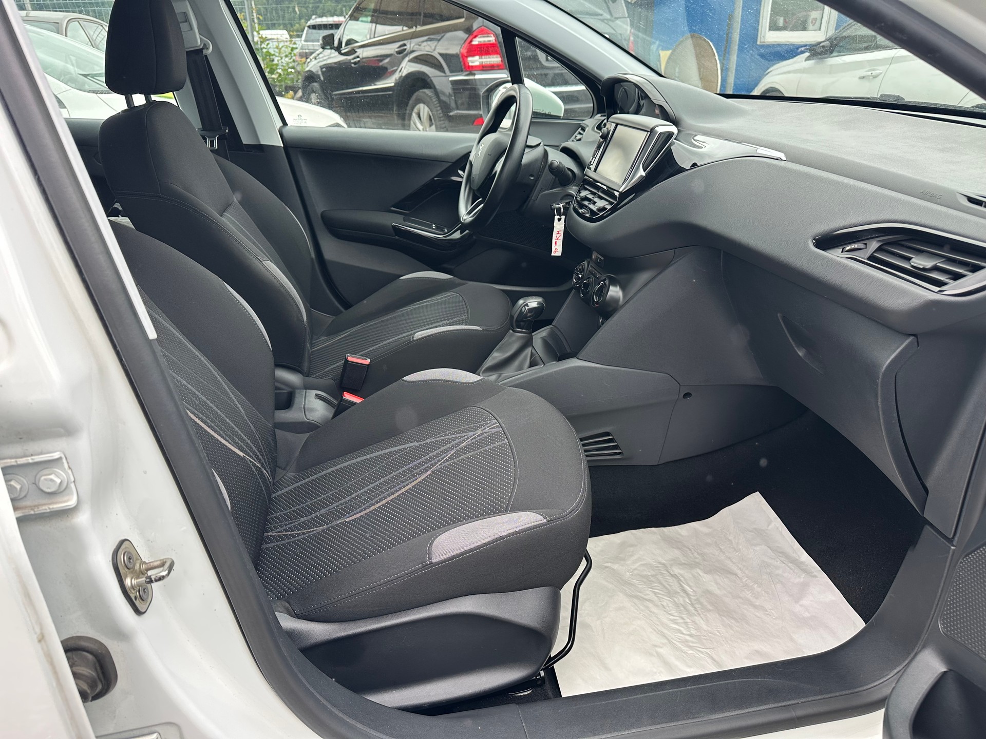 PEUGEOT 208 1.4 VTI Active-image-11