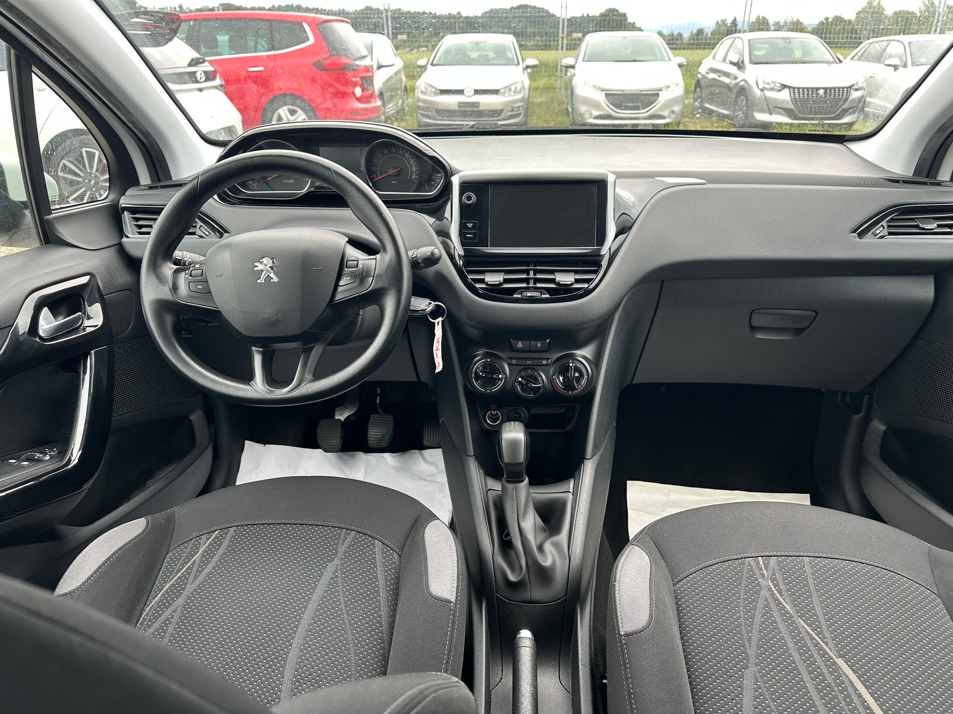PEUGEOT 208 1.4 VTI Active-image-8