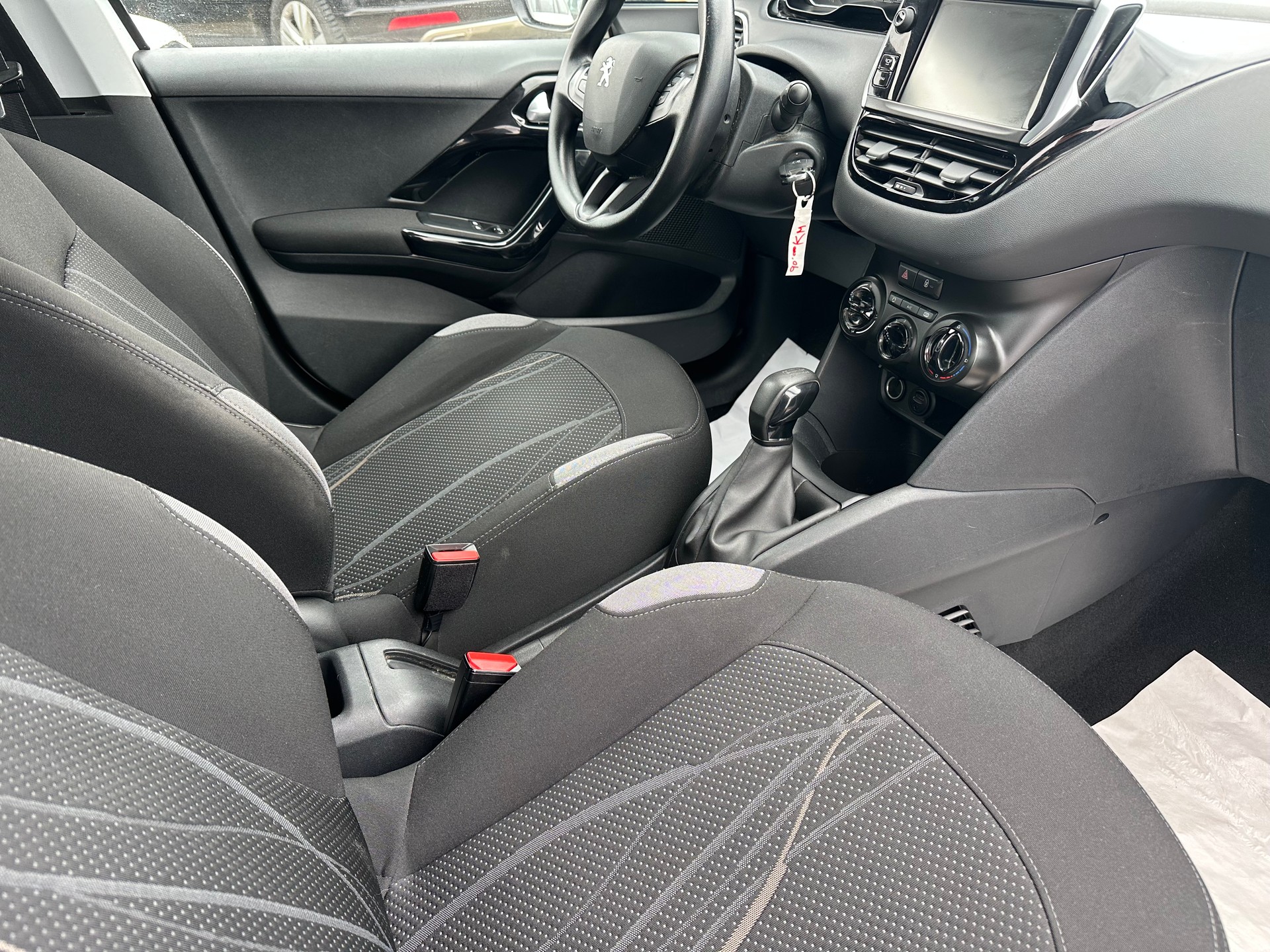PEUGEOT 208 1.4 VTI Active-image-12
