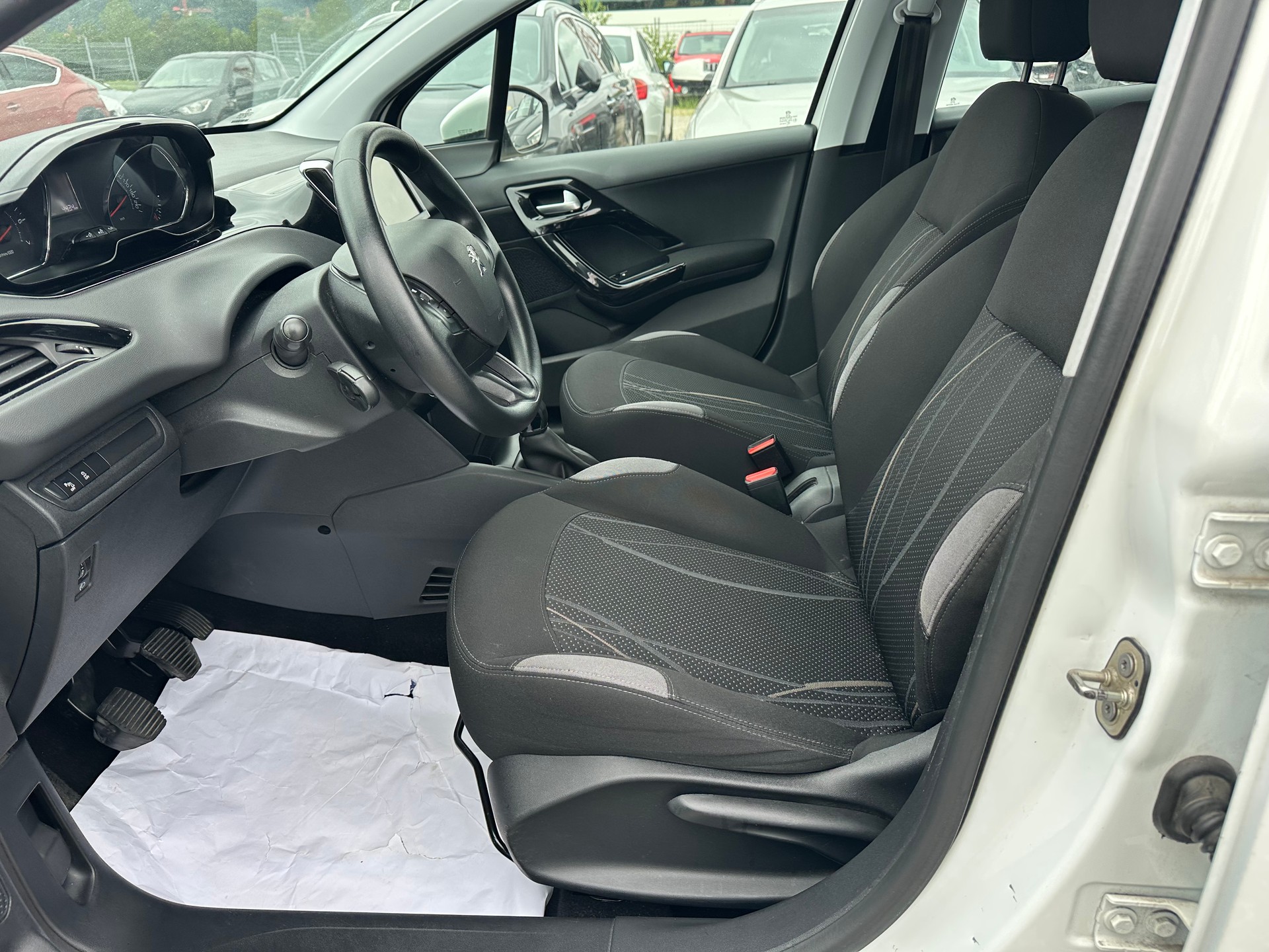 PEUGEOT 208 1.4 VTI Active-image-7