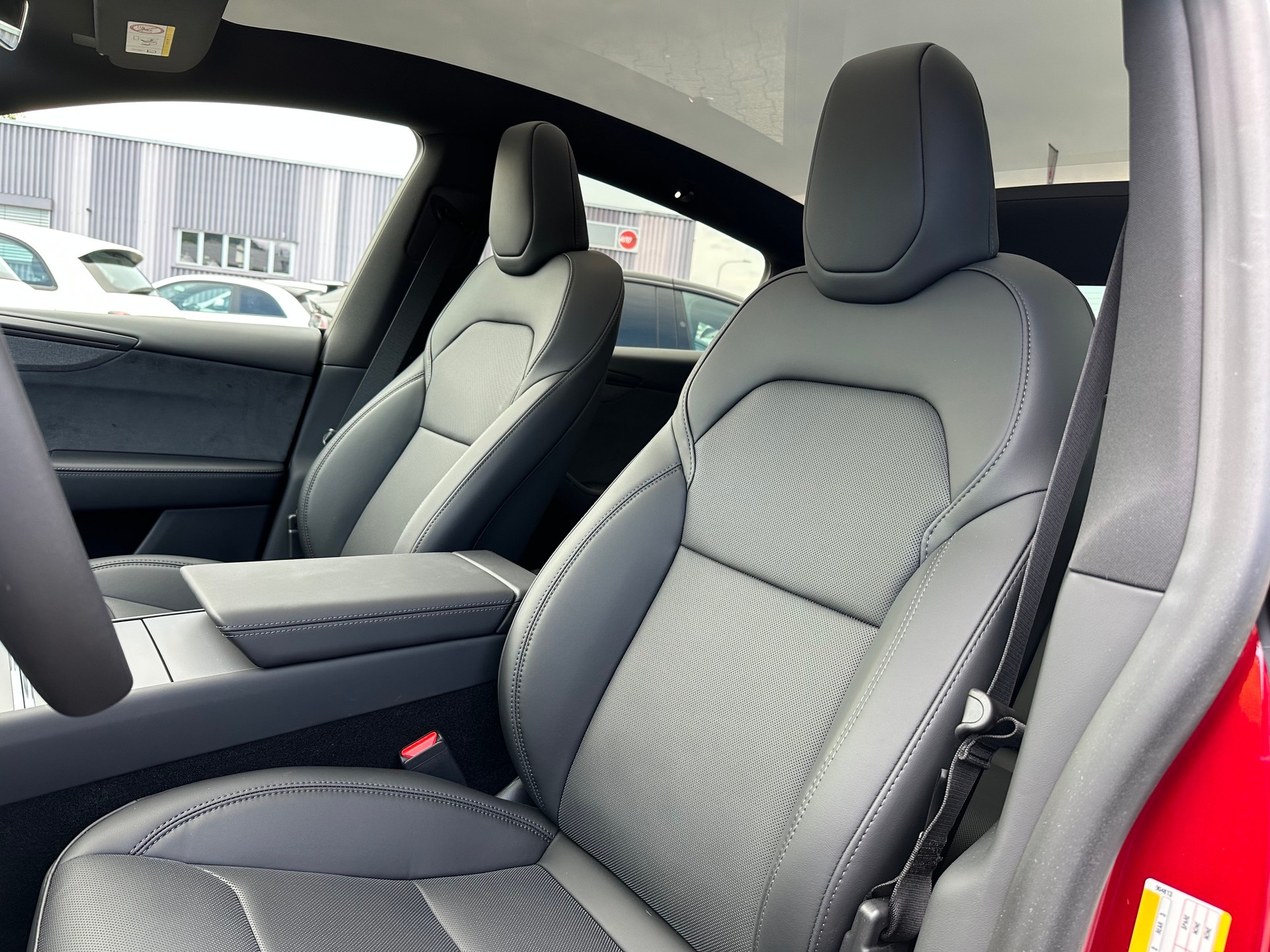 TESLA Model Y Long Range Premium AWD-image-7