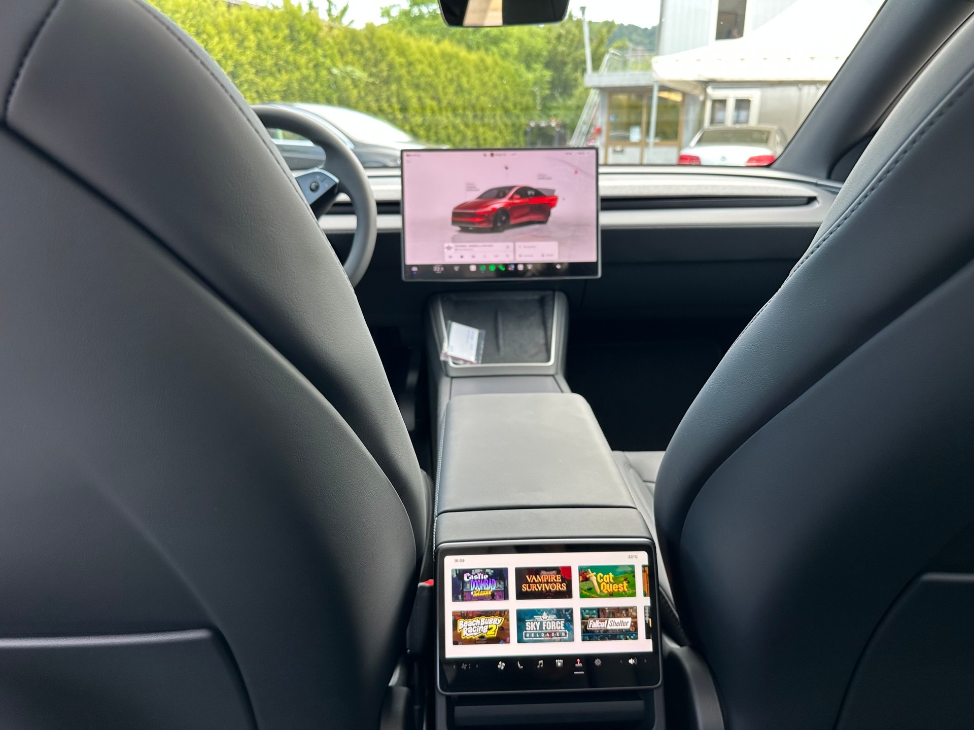 TESLA Model Y Long Range Premium AWD-image-6