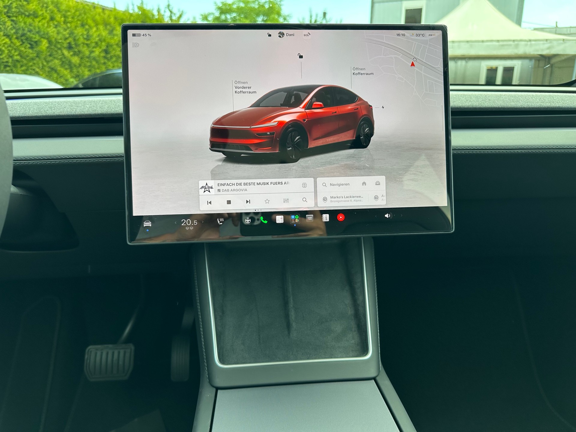TESLA Model Y Long Range Premium AWD-image-9