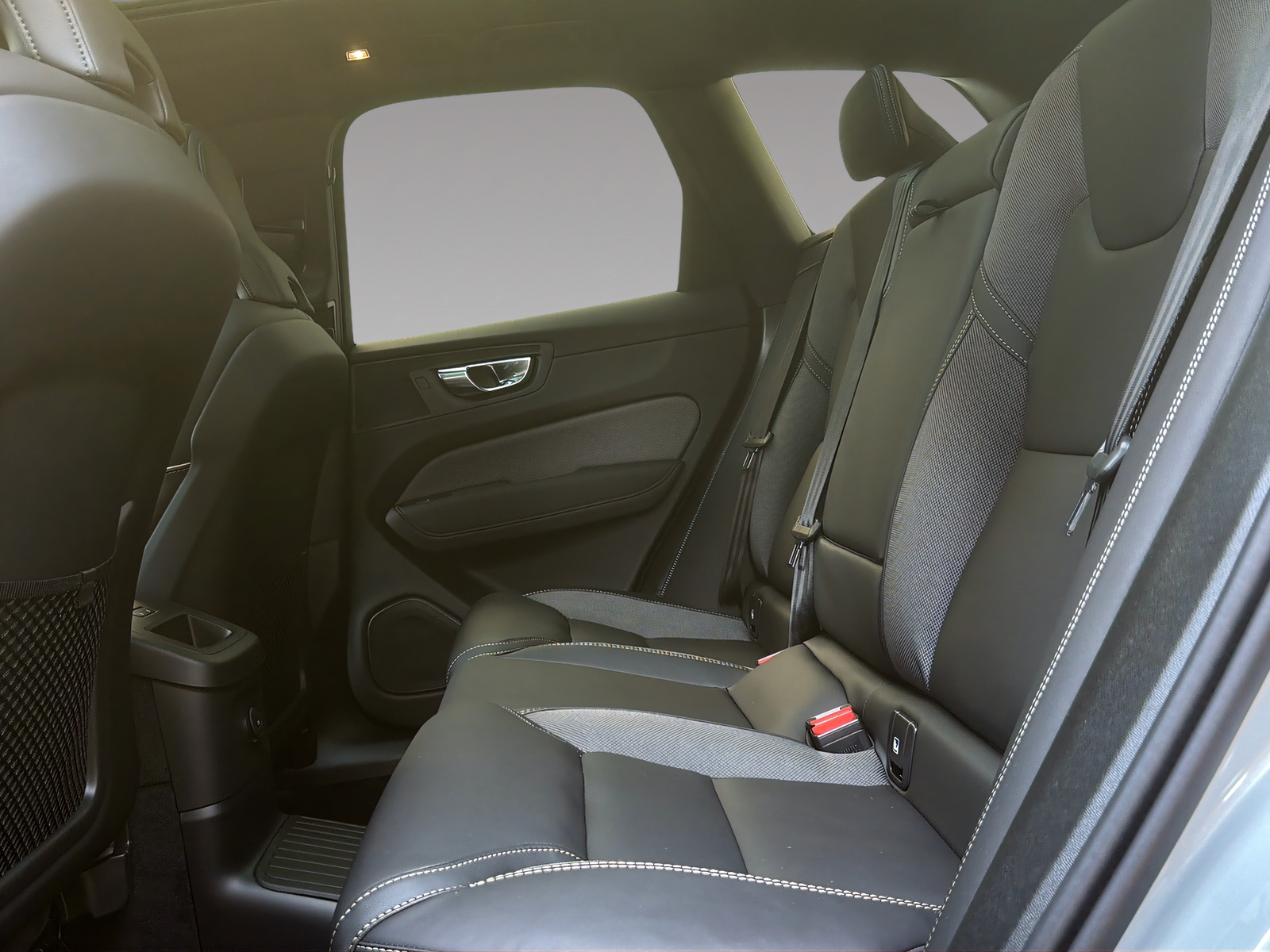 VOLVO XC60 2.0 T8 TE Black Edition eAWD-image-18