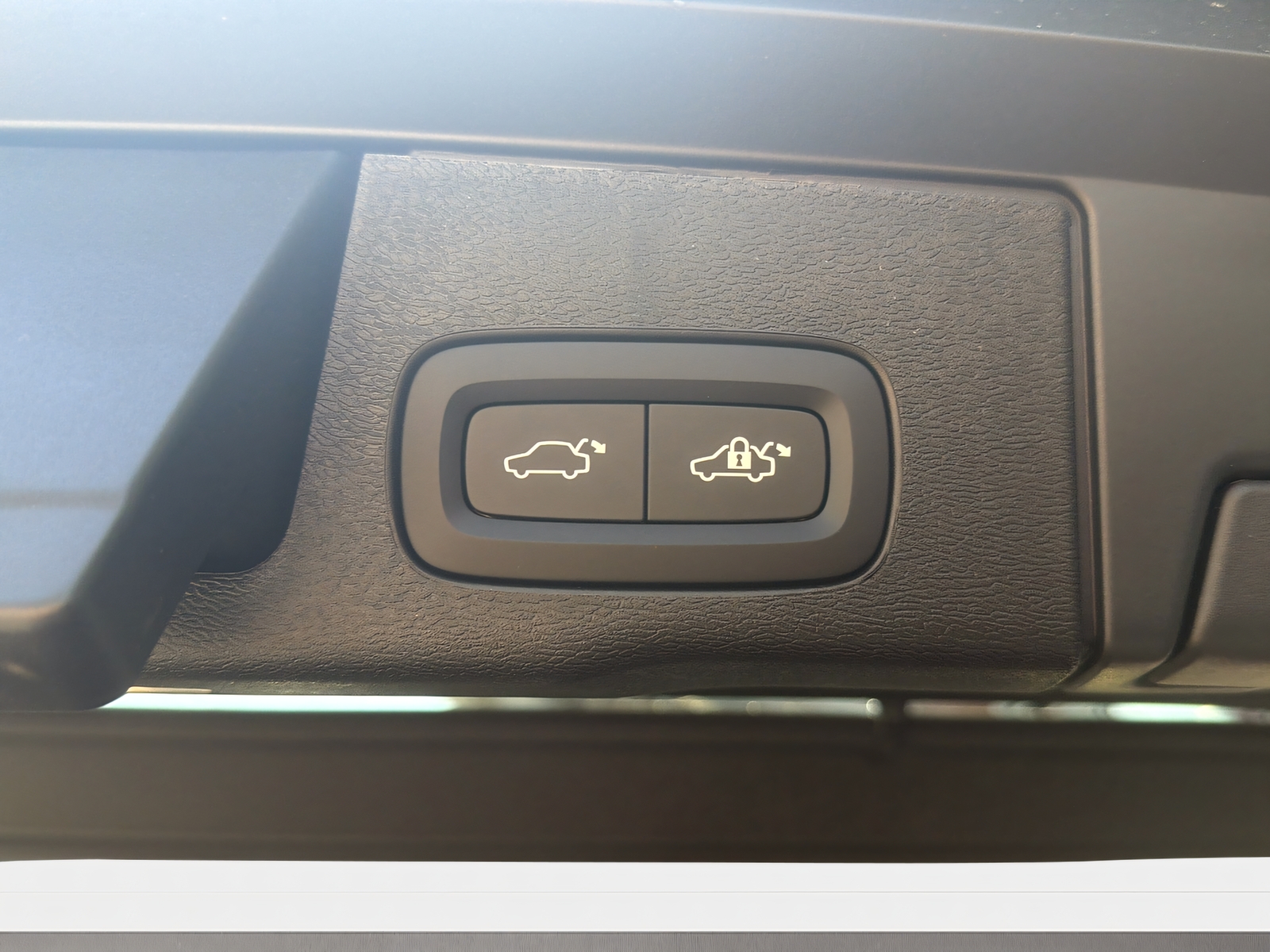 VOLVO XC60 2.0 T8 TE Black Edition eAWD-image-21