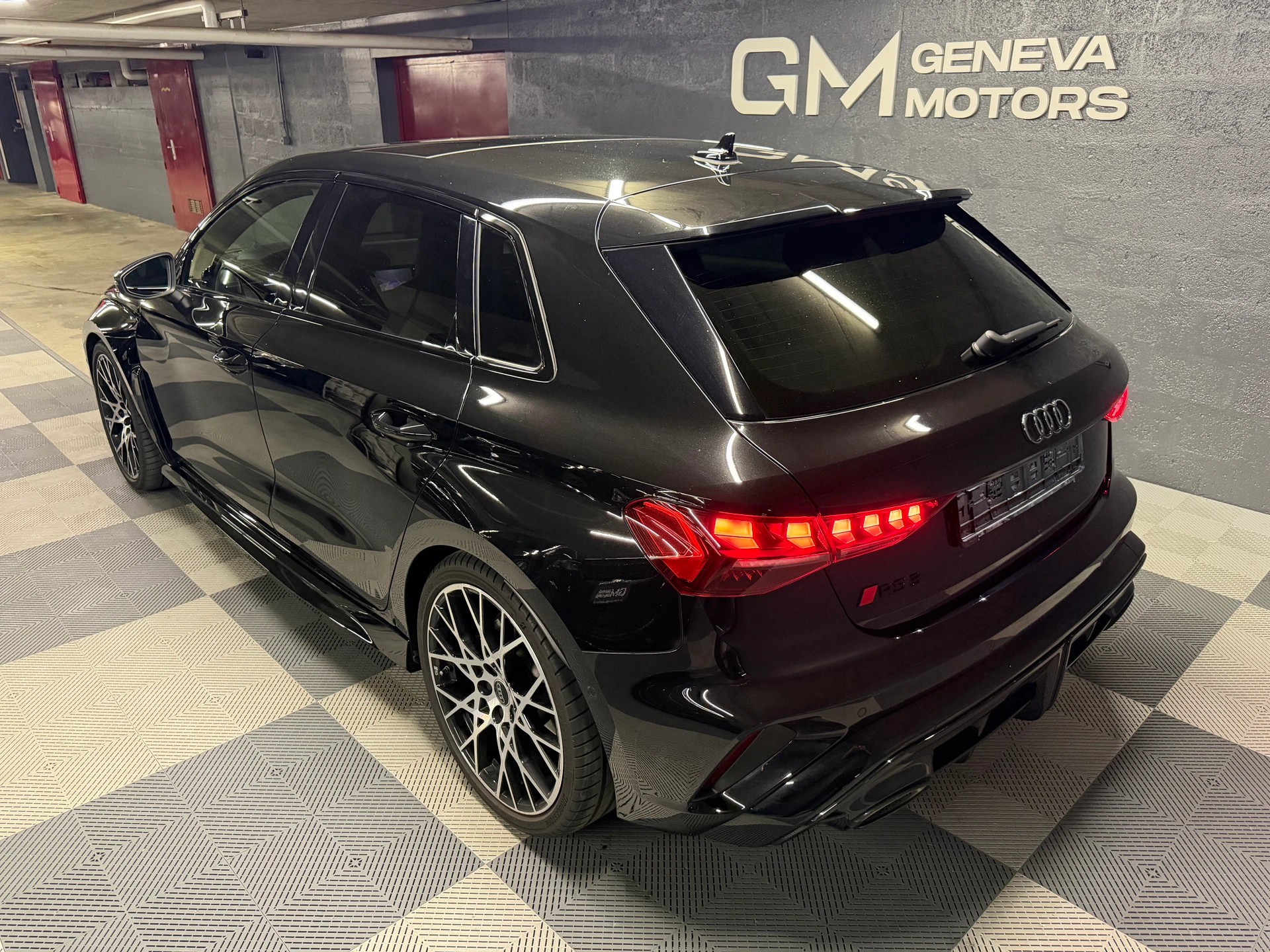 AUDI RS3 Sportback 2.5 TSI quattro S-tronic-image-5