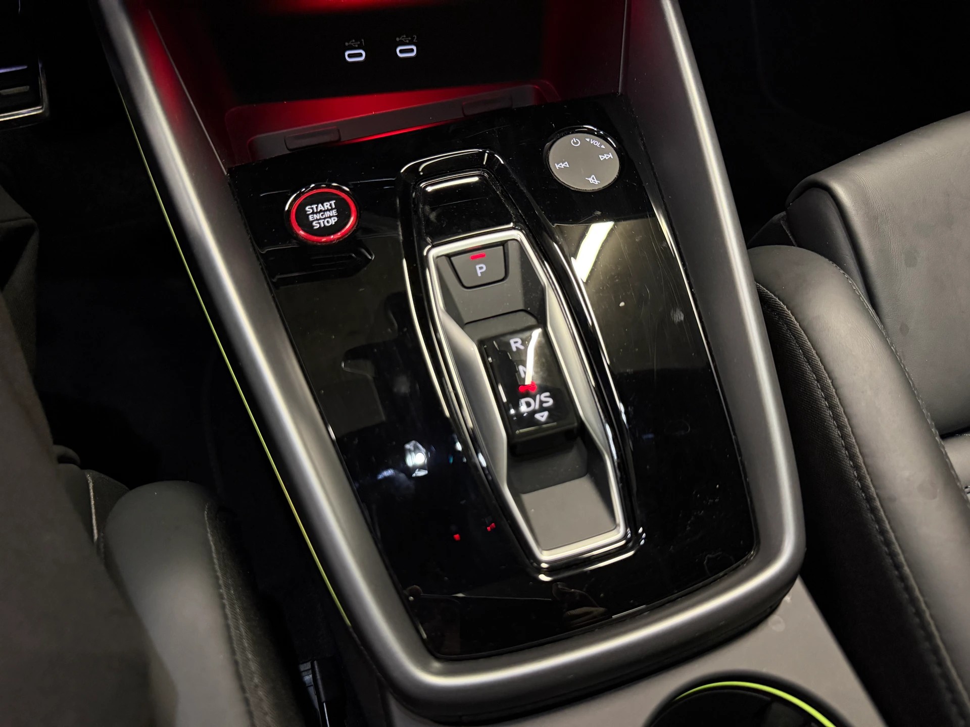 AUDI RS3 Sportback 2.5 TSI quattro S-tronic-image-12