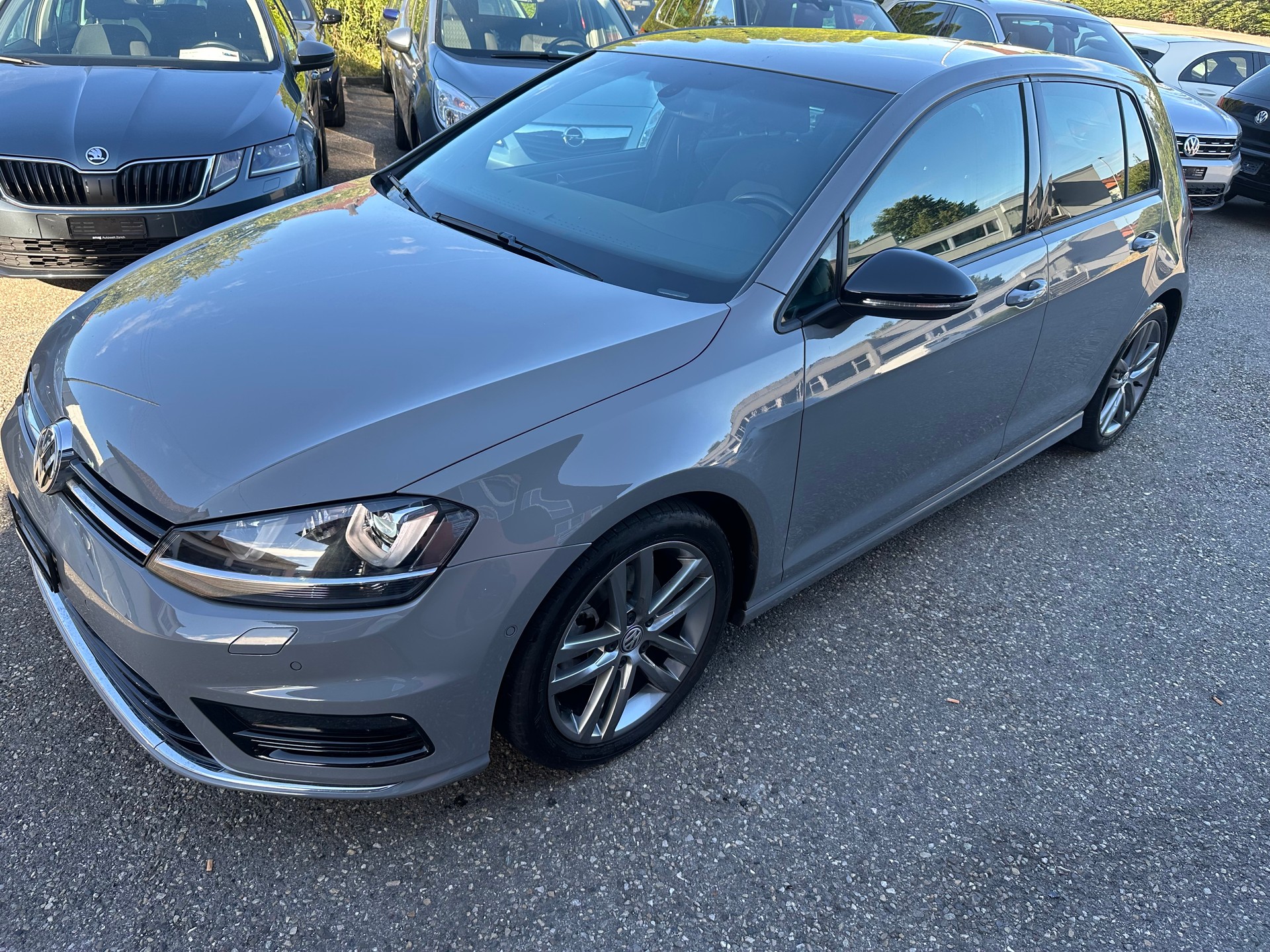 VW Golf 1.4 TSI Lounge R-Line DSG-image-1