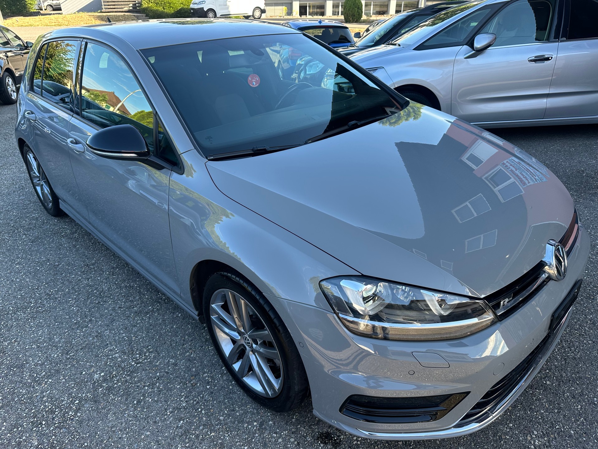 VW Golf 1.4 TSI Lounge R-Line DSG-image-2