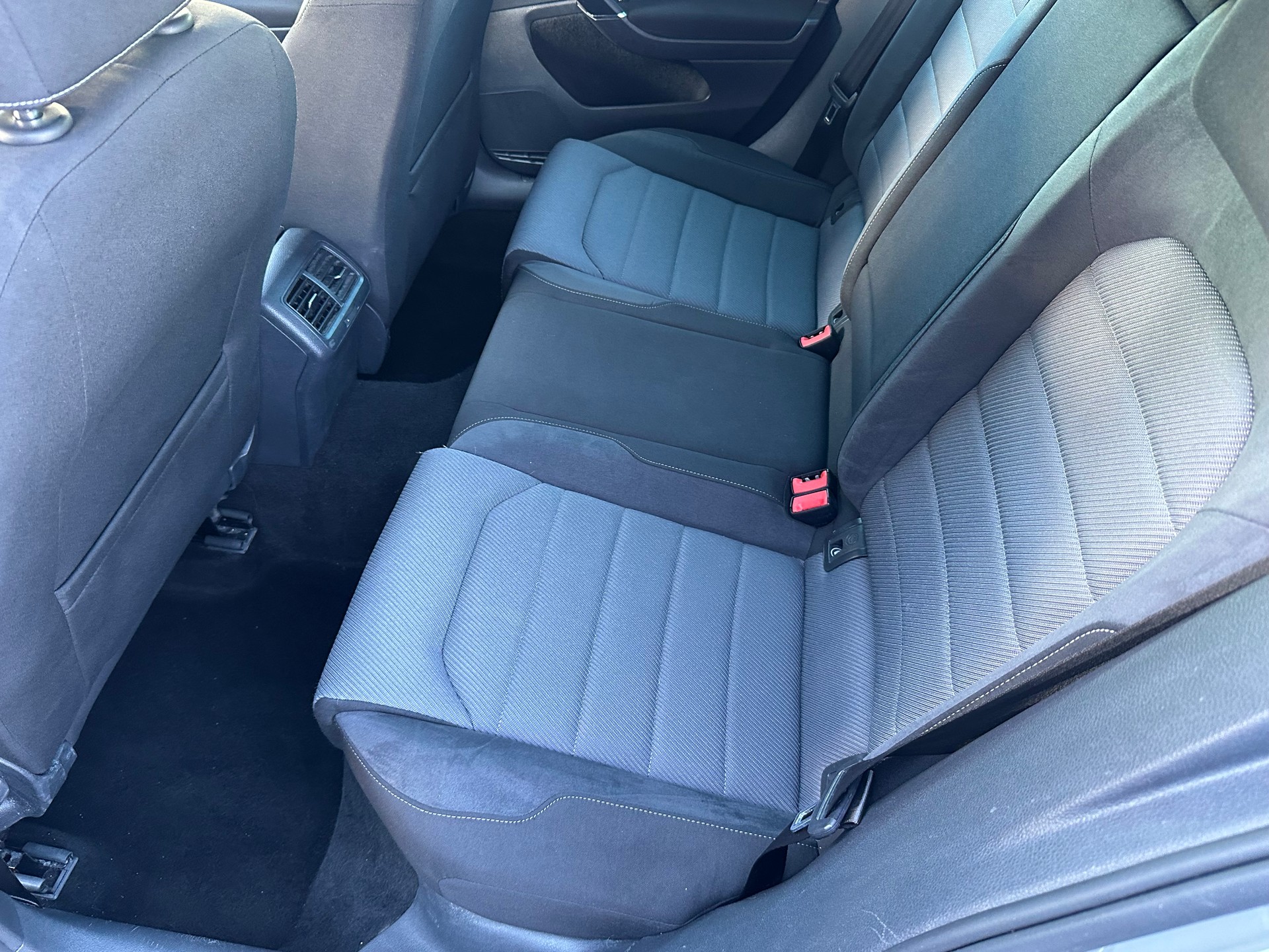 VW Golf 1.4 TSI Lounge R-Line DSG-image-11
