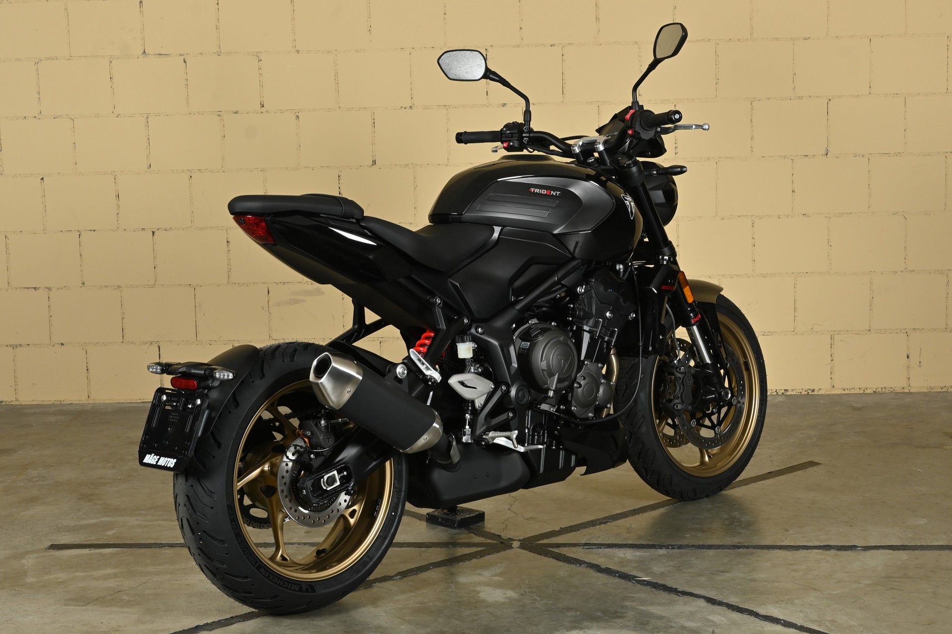 TRIUMPH Trident 800-image-6