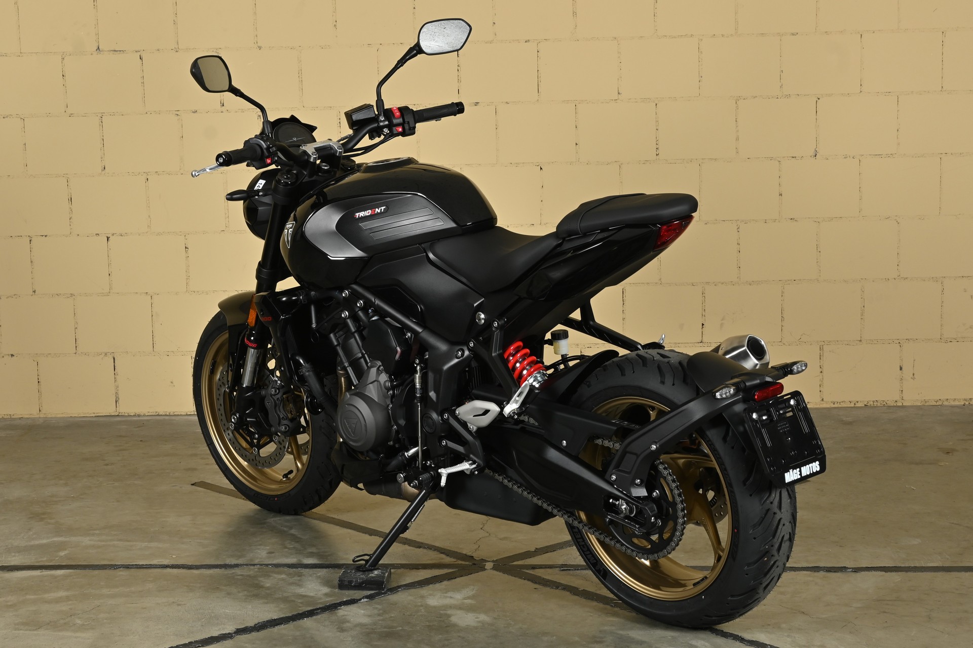 TRIUMPH Trident 800-image-4