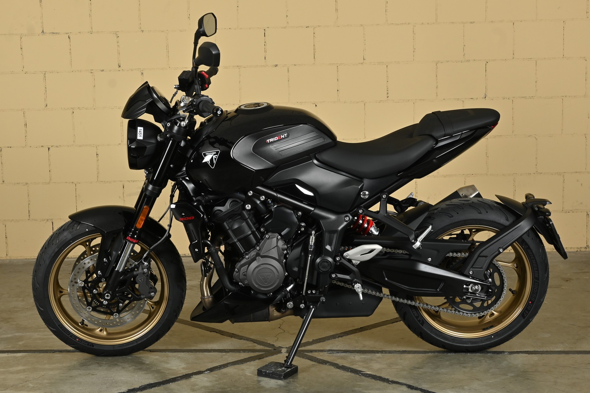TRIUMPH Trident 800-showroom-element-3
