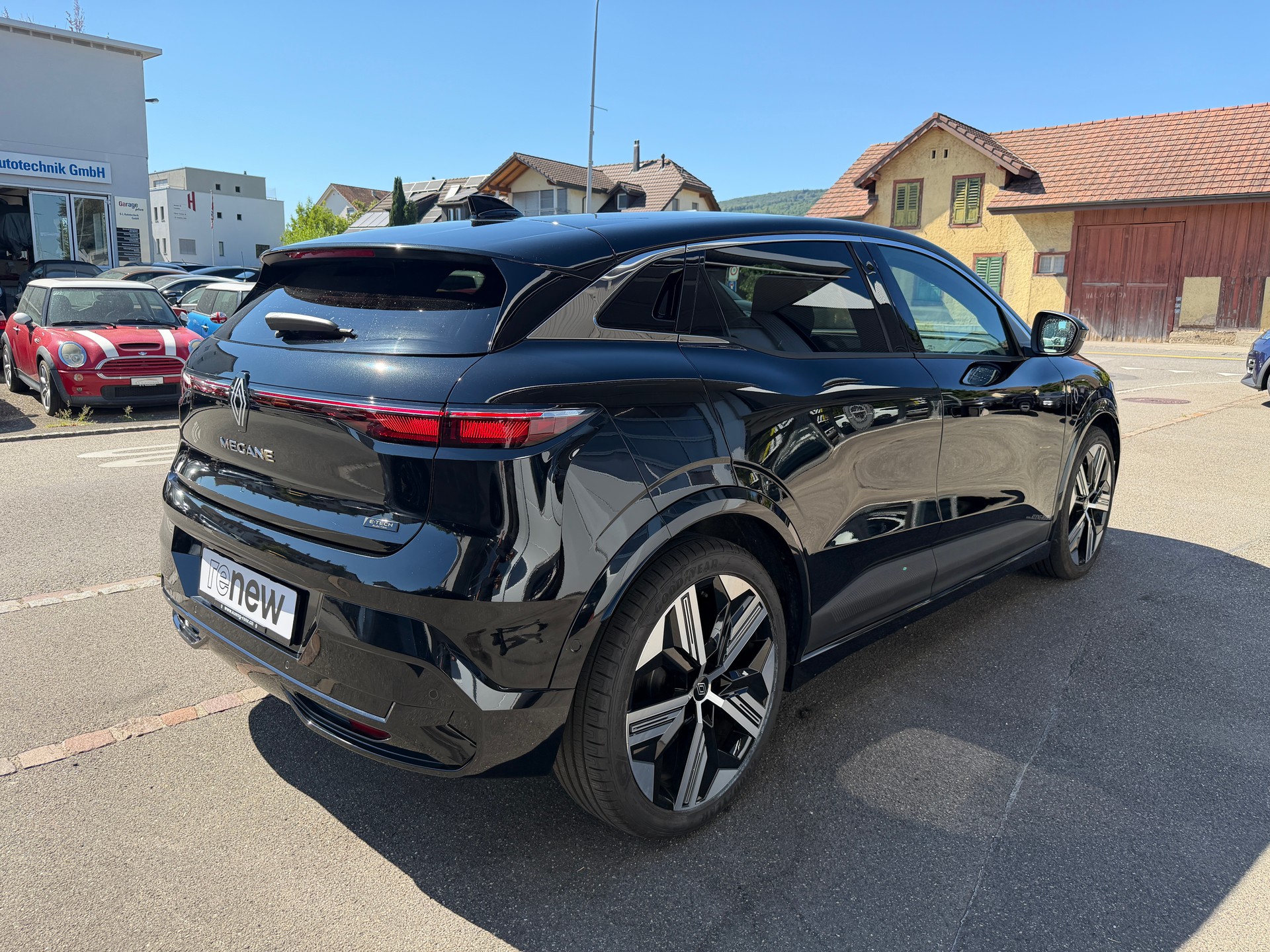 RENAULT Megane-showroom-element-3
