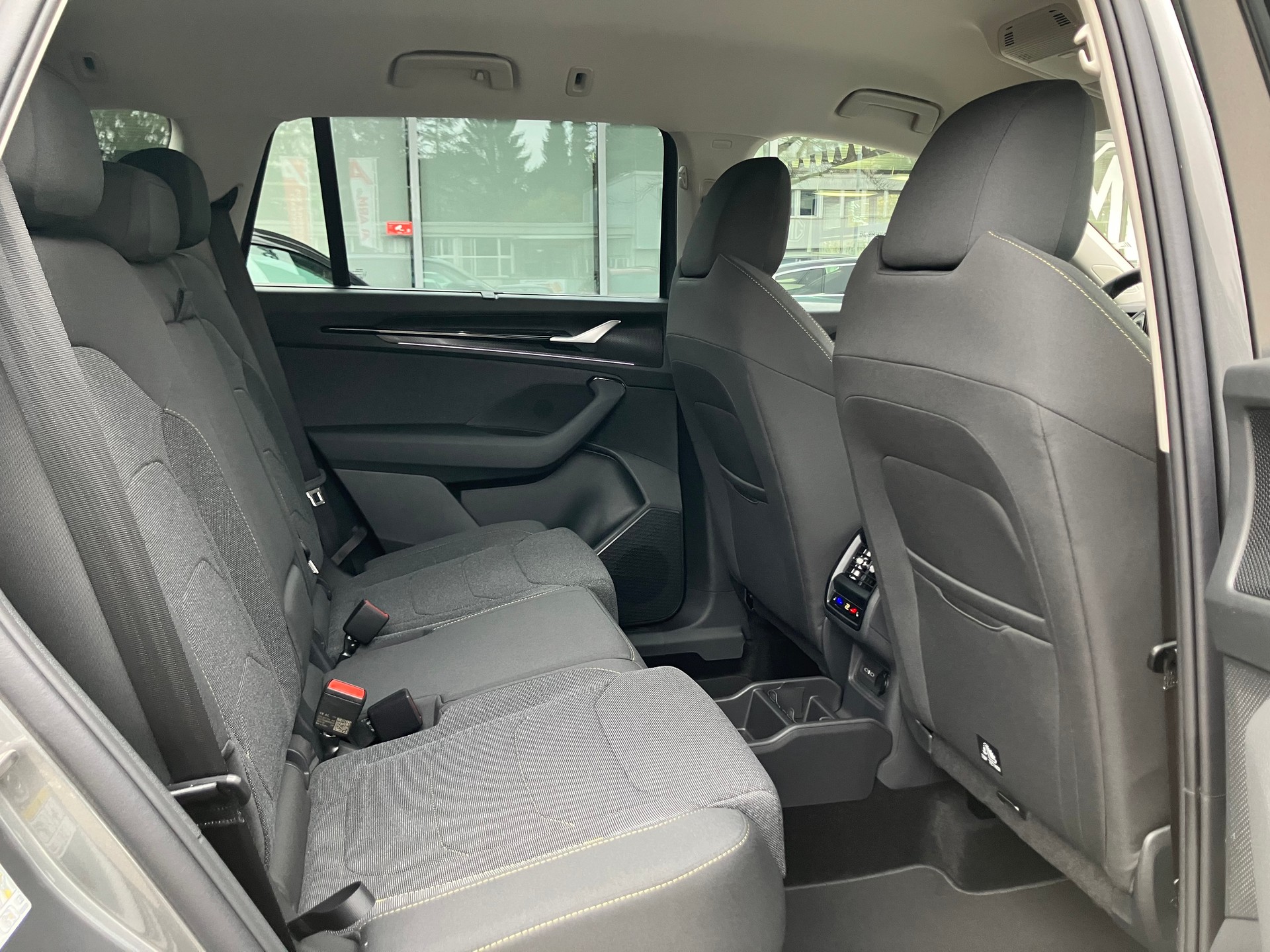 SKODA Kodiaq 2.0 TSI Dynamic 4x4 DSG-image-8