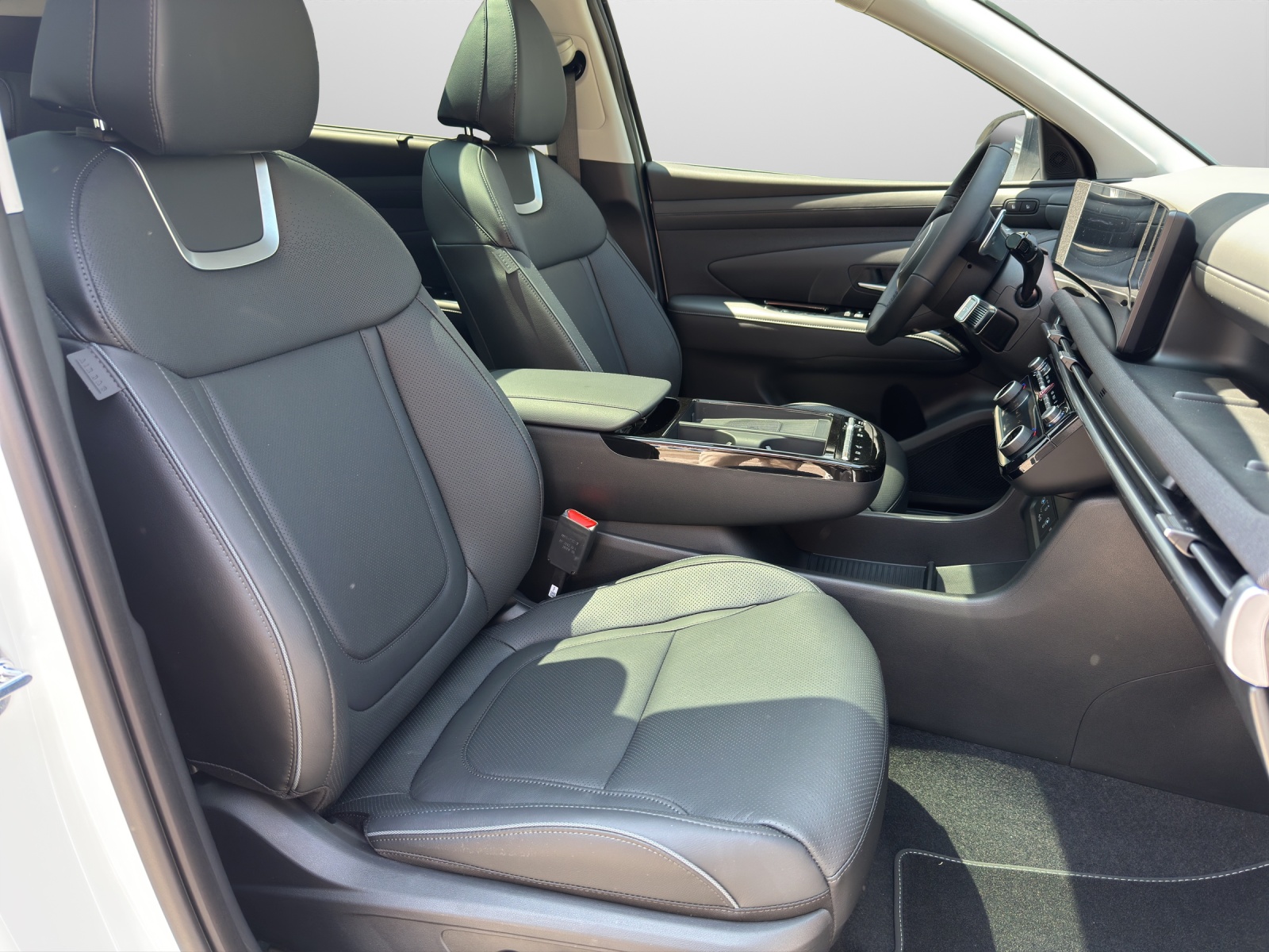 HYUNDAI Tucson 1.6 T-GDi HEV Vertex Swiss Edition 4WD MY27-image-10