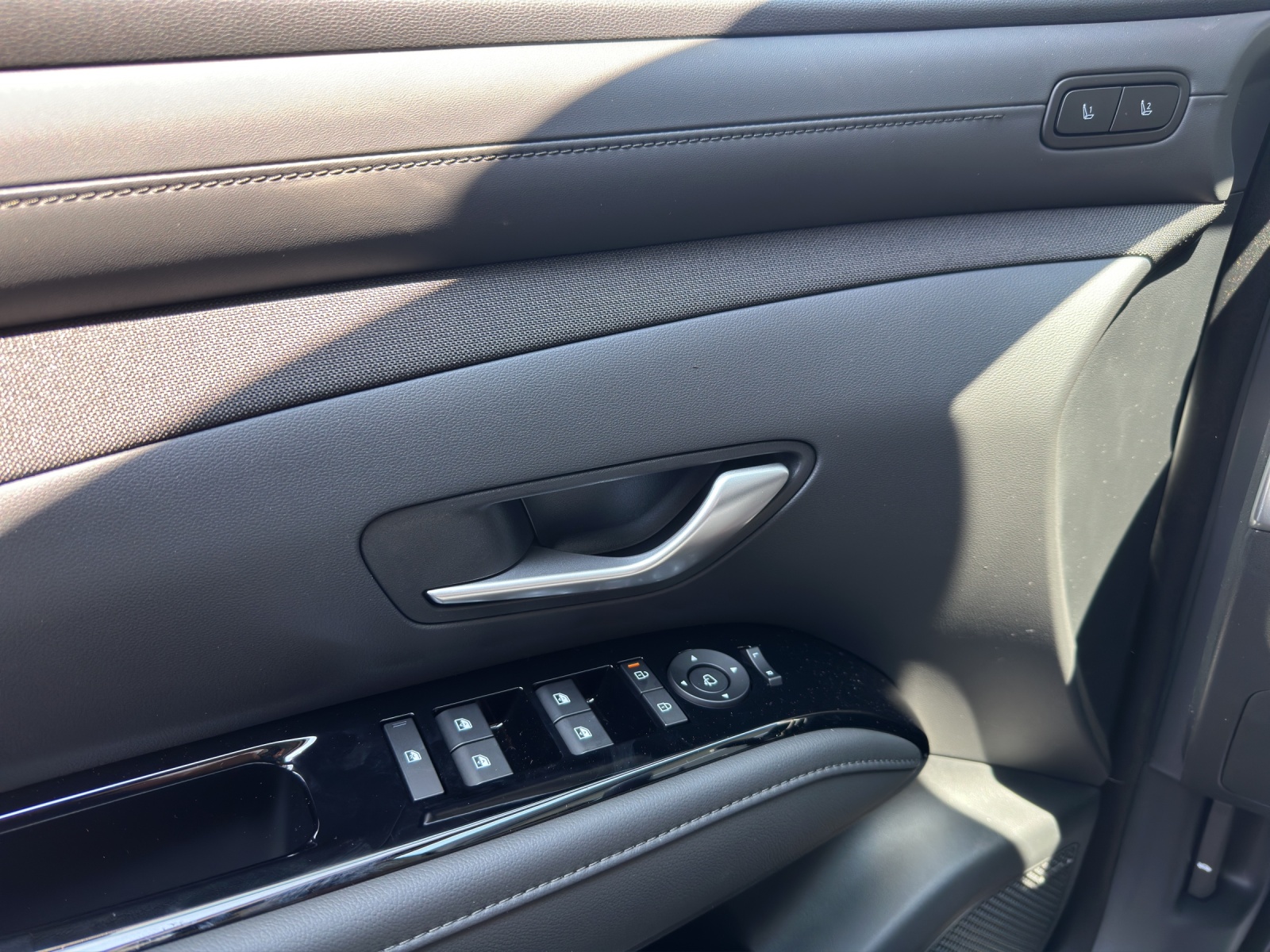 HYUNDAI Tucson 1.6 T-GDi HEV Vertex Swiss Edition 4WD MY27-image-14