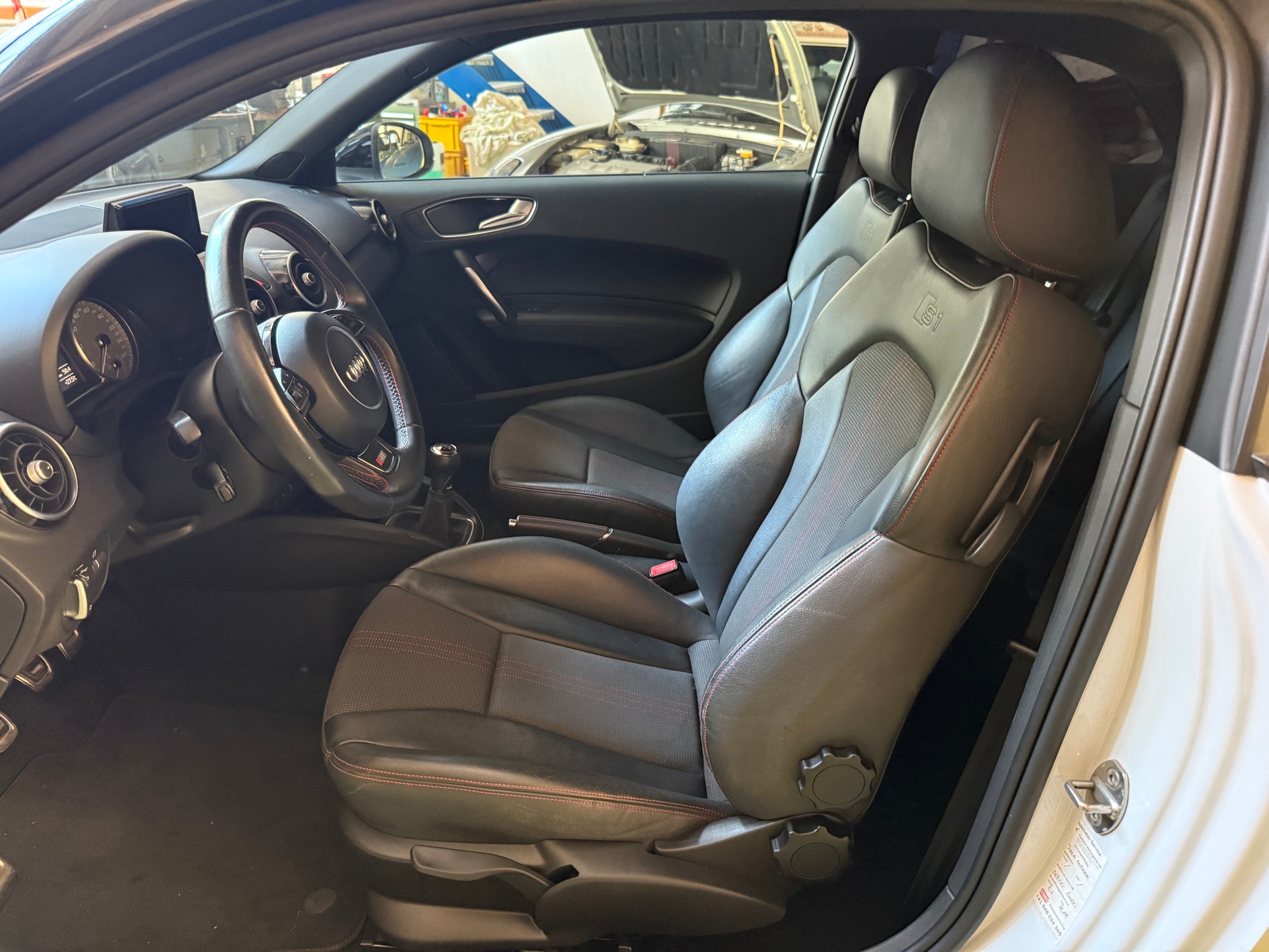 AUDI S1 2.0 TFSI quattro-image-5