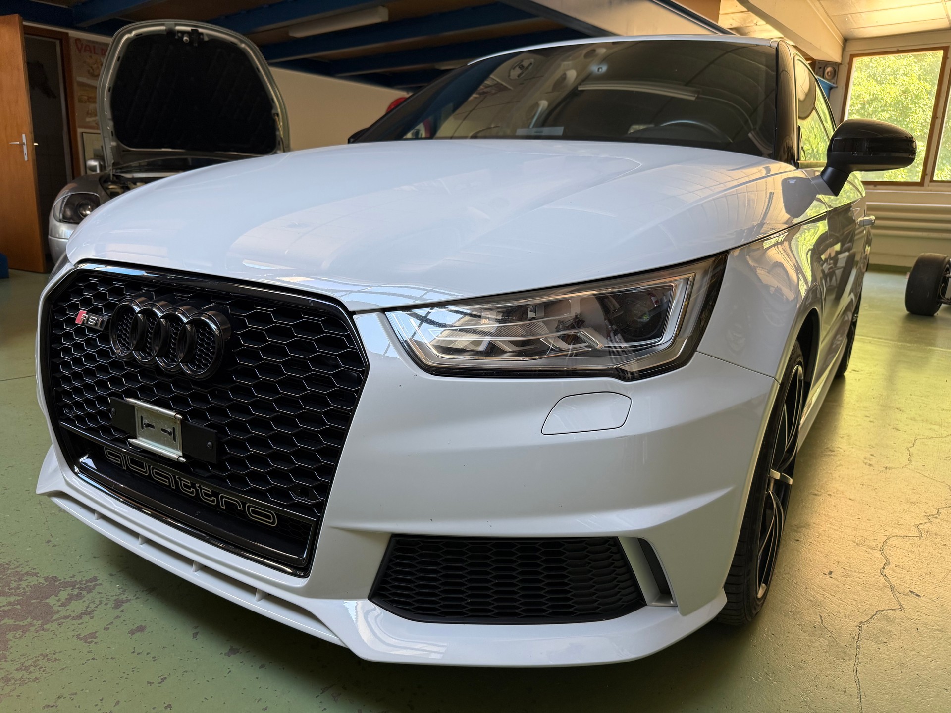 AUDI S1 2.0 TFSI quattro-showroom-element-1