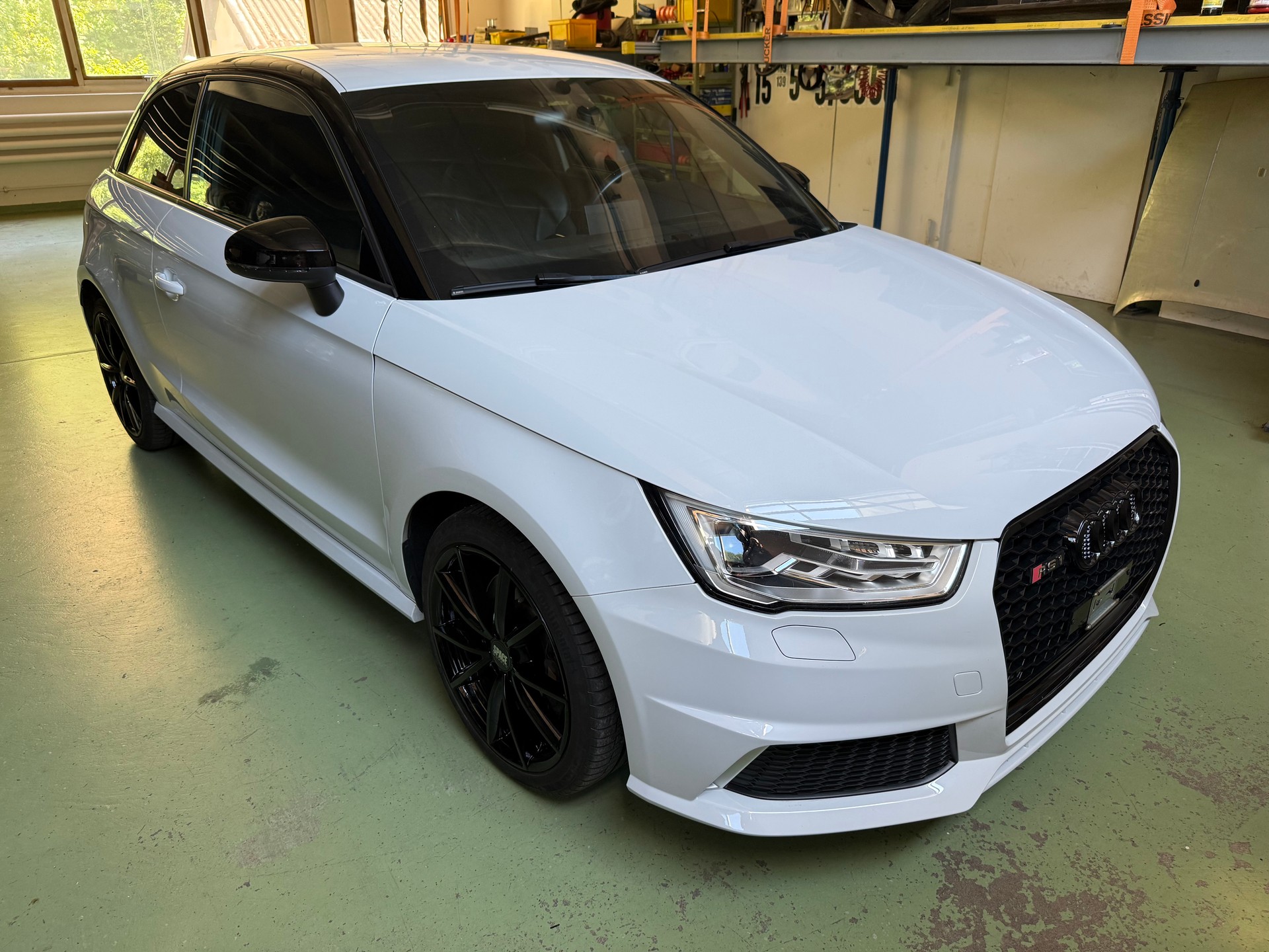 AUDI S1 2.0 TFSI quattro-showroom-element-2